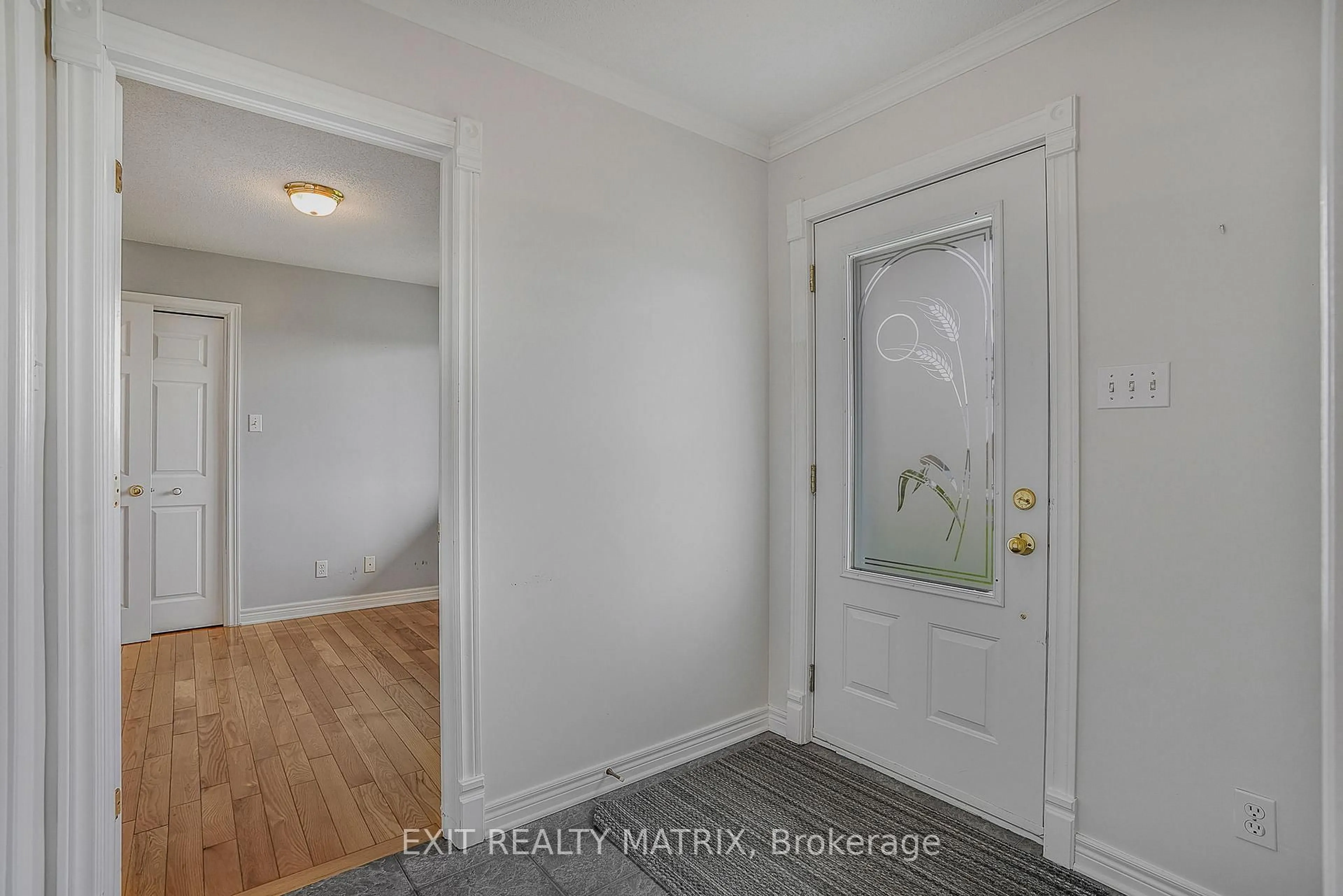 Indoor entryway for 7930 Arthur Lavigne St, East Hawkesbury Ontario K0B 1M0