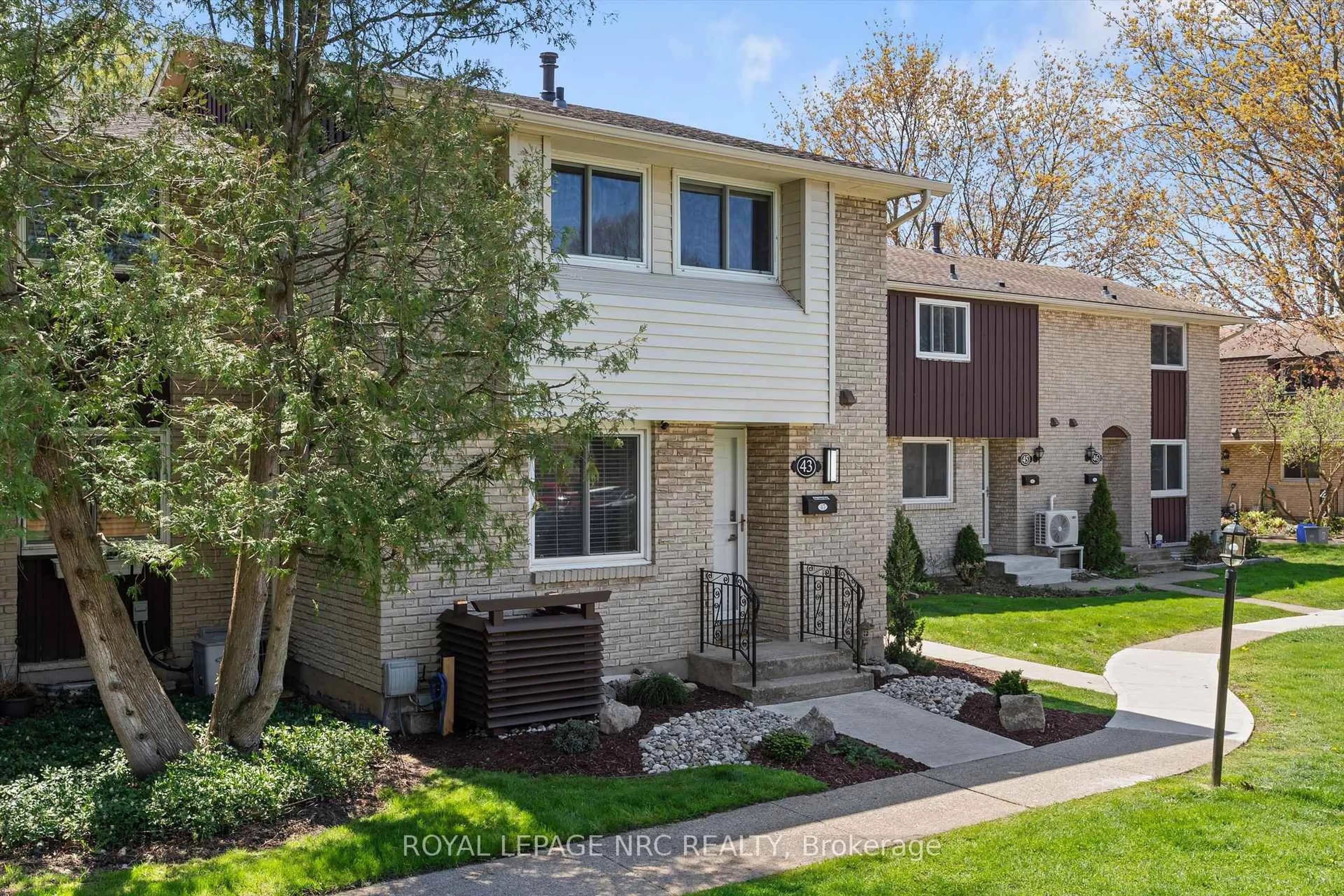 Home with vinyl exterior material, street for 50 Lakeshore Rd #43, St. Catharines Ontario L2N 6P8