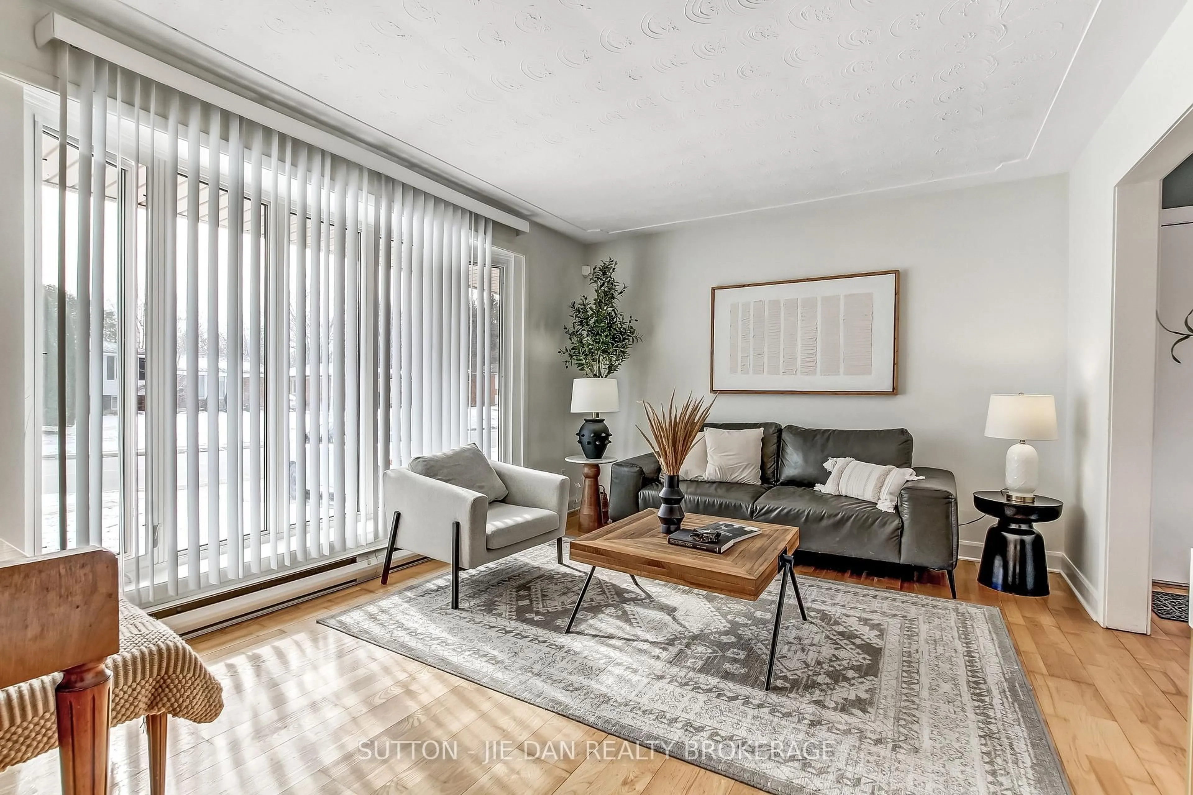 Living room with furniture, unknown for 720 GRENFELL Dr, London North Ontario N5X 2C5
