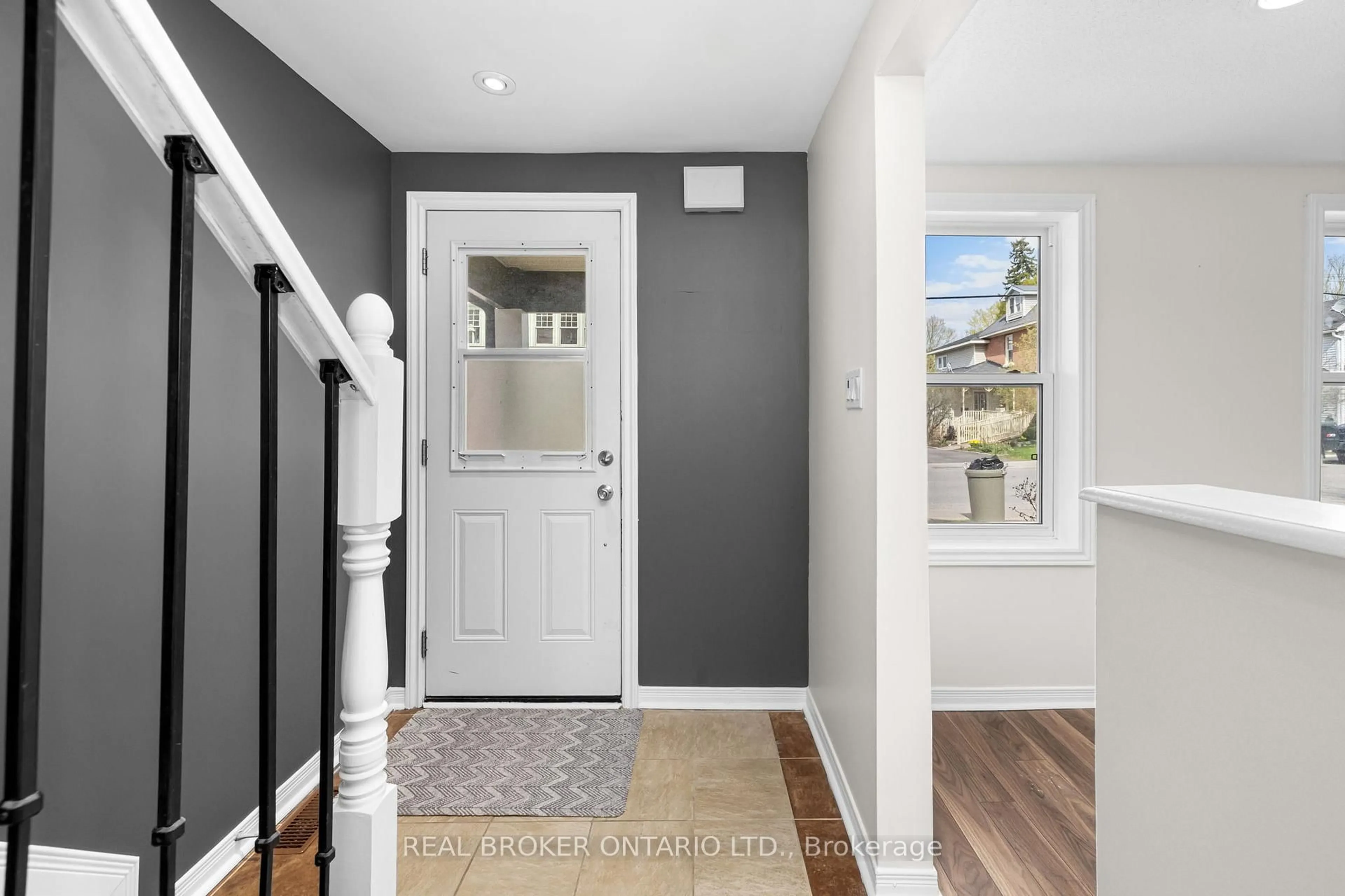 Indoor entryway for 233 Bell St, Arnprior Ontario K7S 2R7