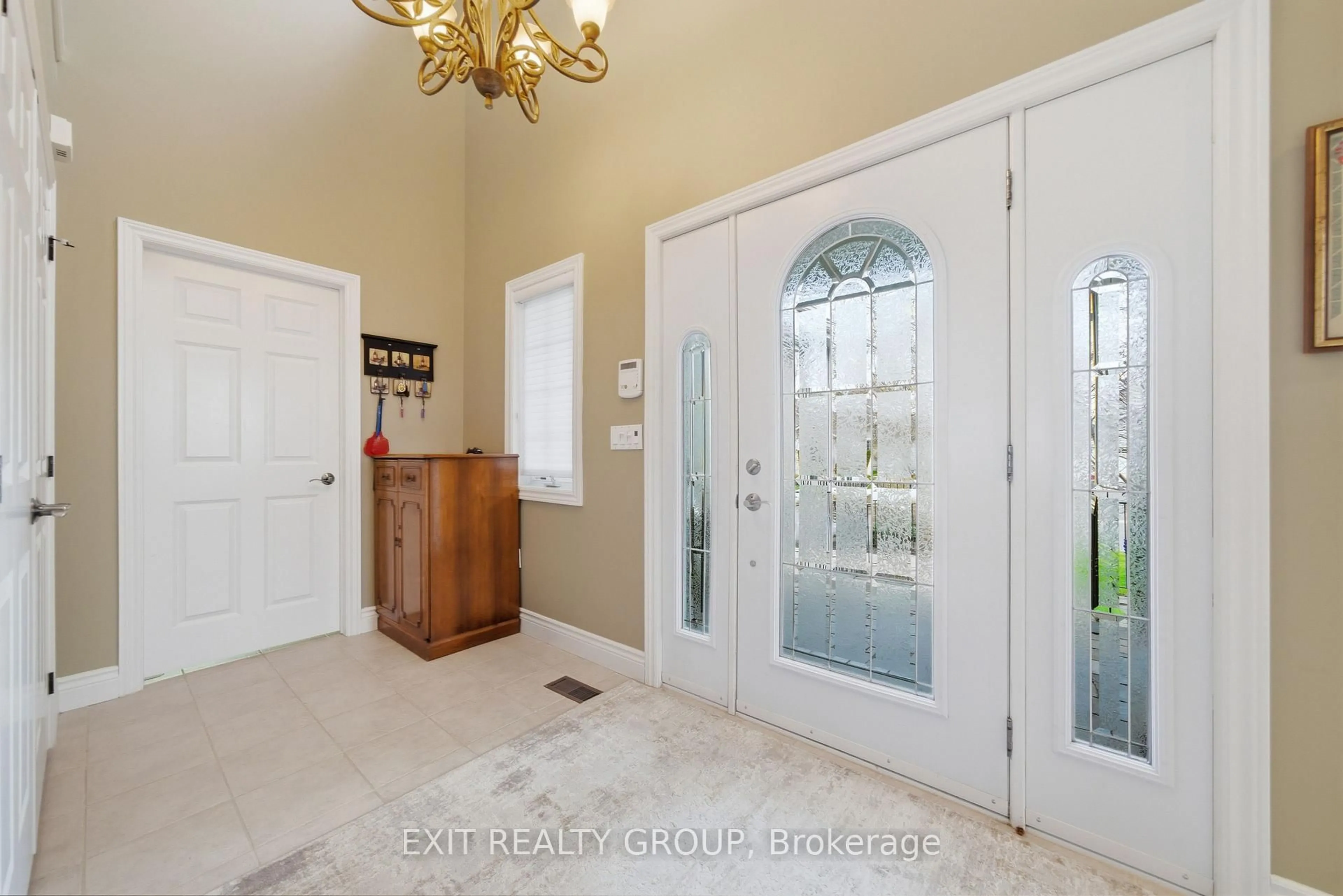 Indoor entryway for 25 Shewman Rd, Brighton Ontario K0K 1H0