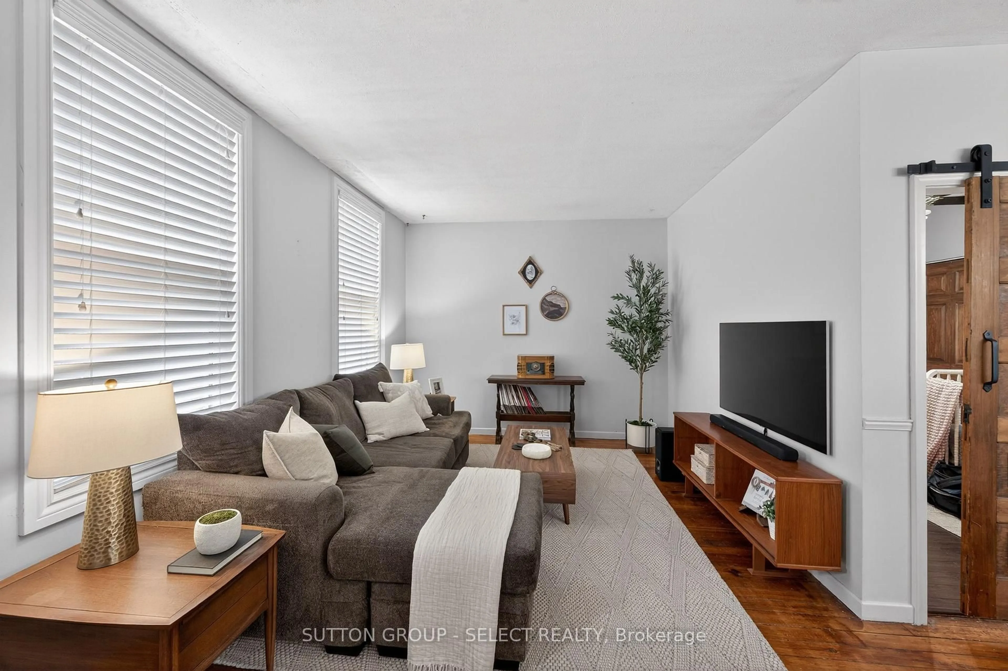 Living room with furniture, unknown for 687 Princess Ave, London East Ontario N5W 3M2