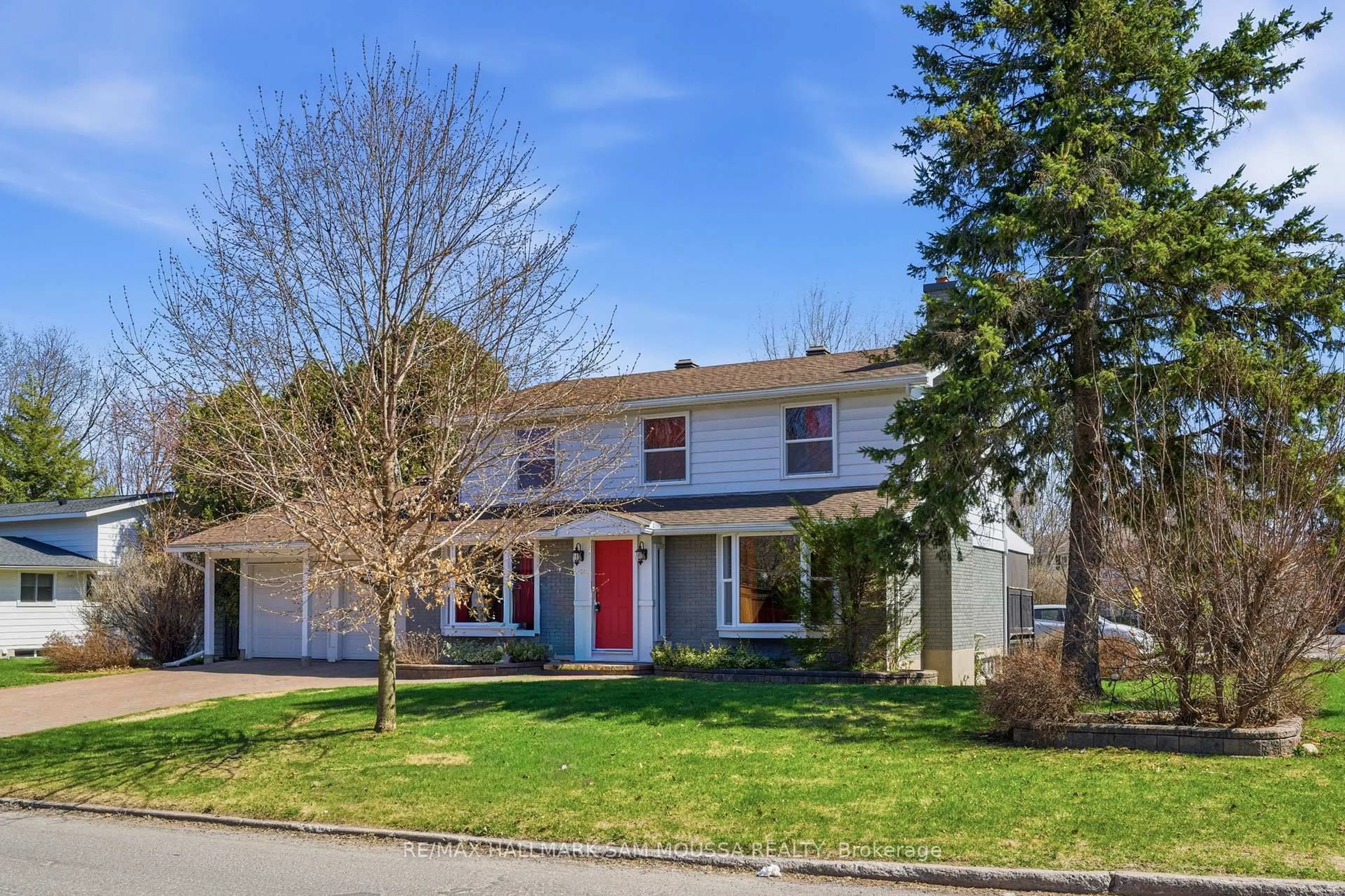 Home with vinyl exterior material, street for 46 Seymour Ave, Ottawa Ontario K2E 6P2