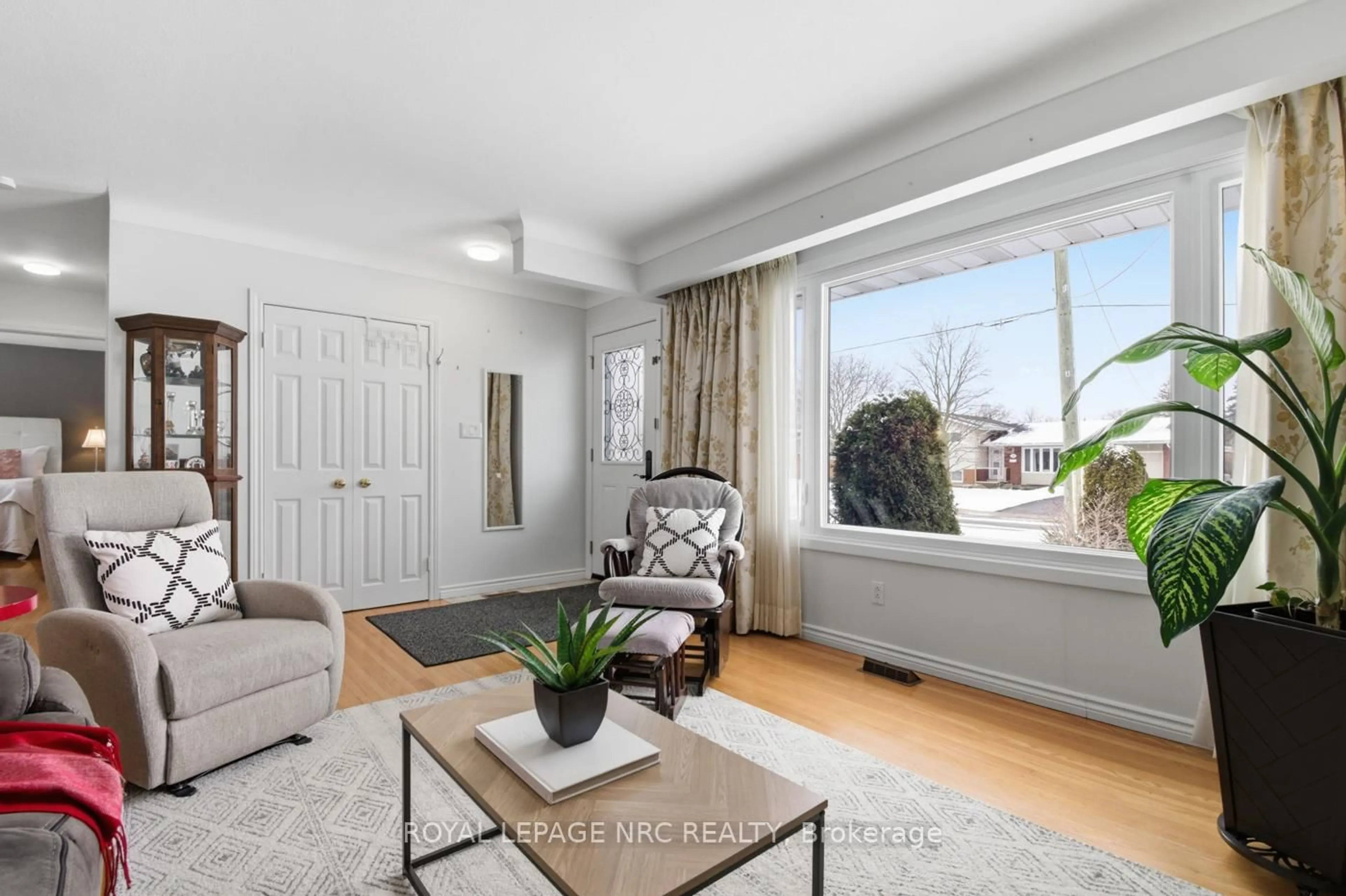 Living room with furniture, unknown for 14 Terrace Ave, Welland Ontario L3C 2C4