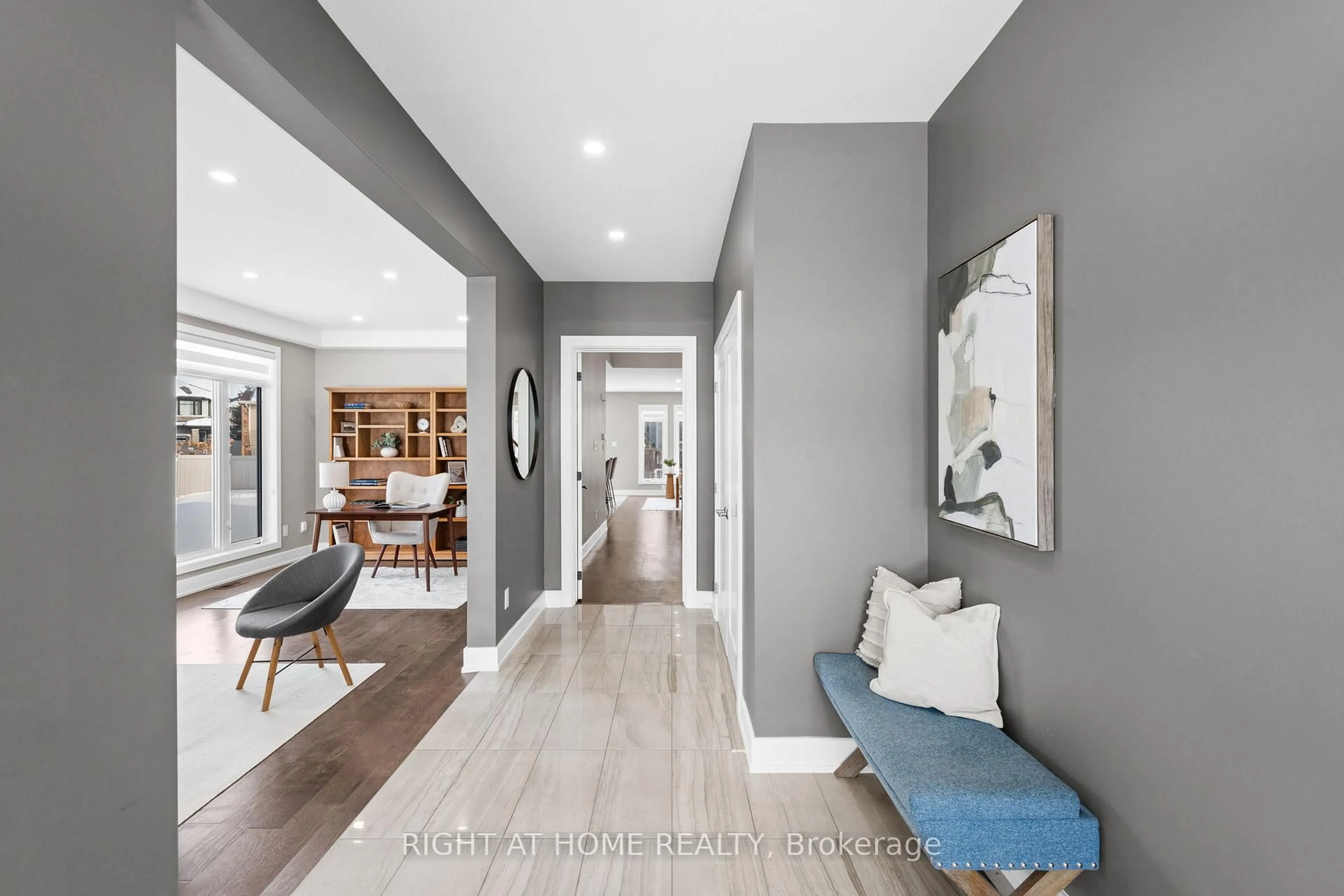 Indoor entryway for 424 Golden Springs Dr, Ottawa Ontario K4M 0B9