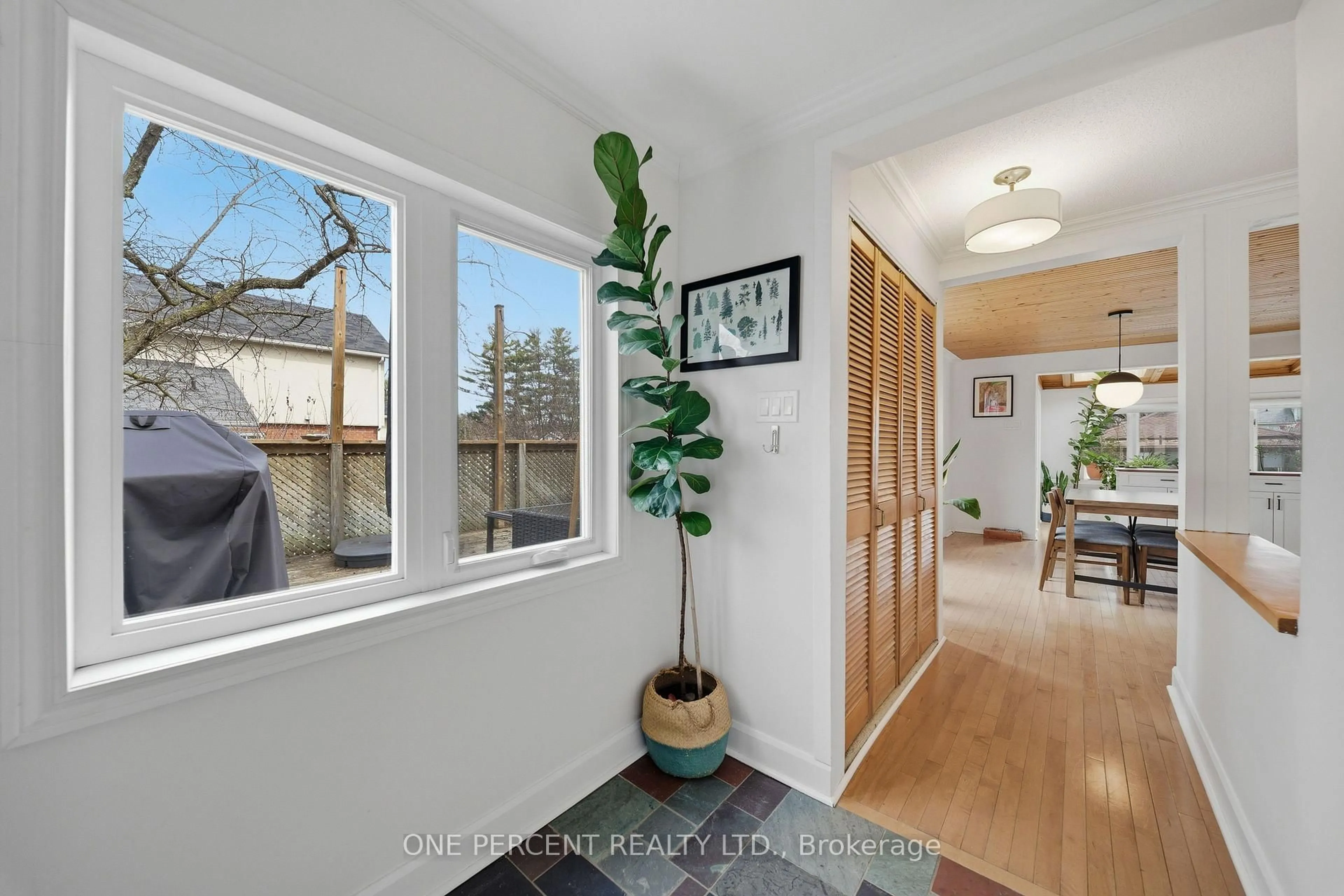 Indoor entryway for 69 Burland St, Ottawa Ontario K2B 6J9