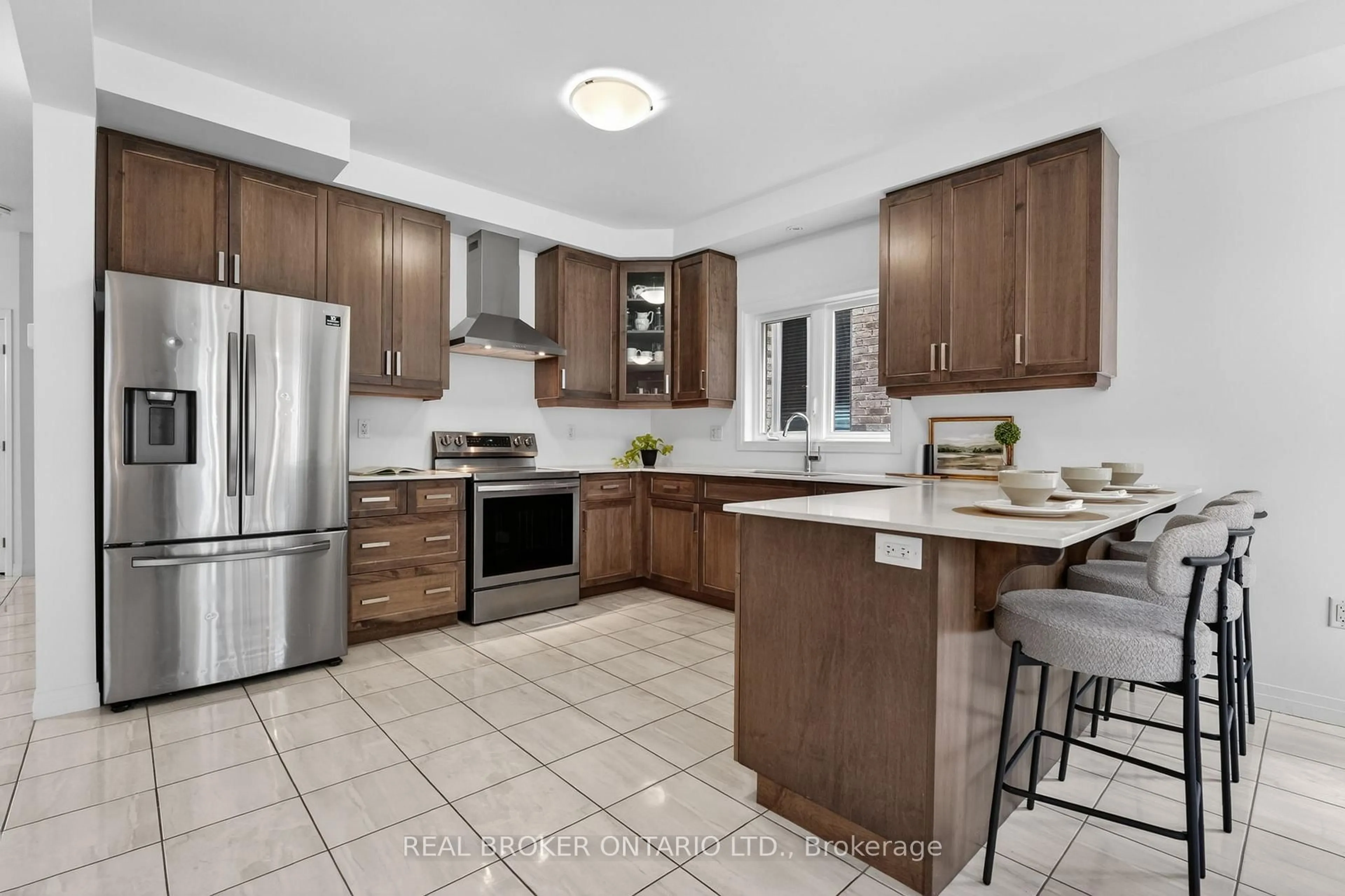 Open concept kitchen, ceramic/tile floor for 4048 Stadelbauer Dr, Lincoln Ontario L3J 0S4
