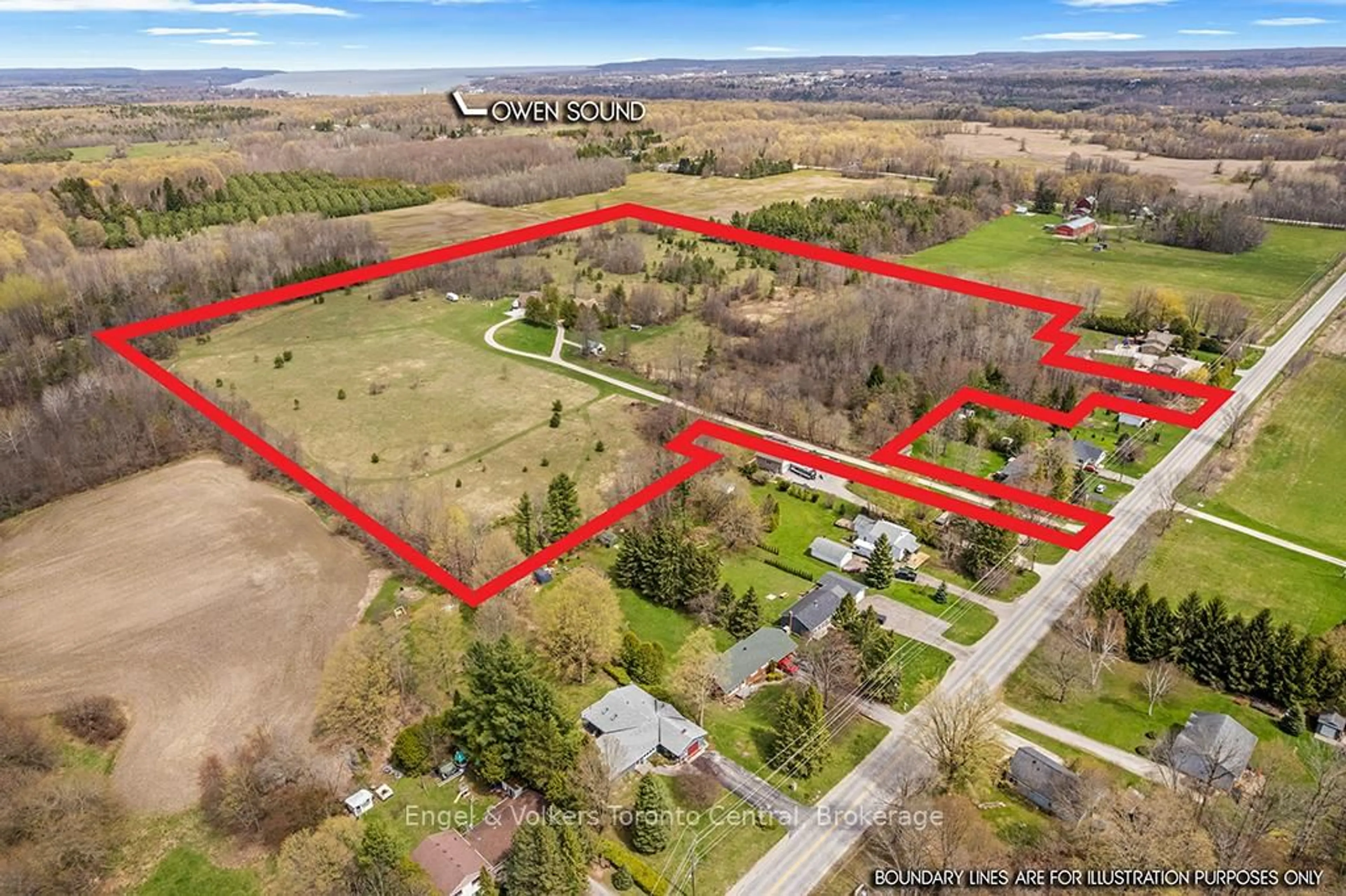 A pic from outside/outdoor area/front of a property/back of a property/a pic from drone, building for 122459 GREY ROAD 5, Georgian Bluffs Ontario N4K 5N5