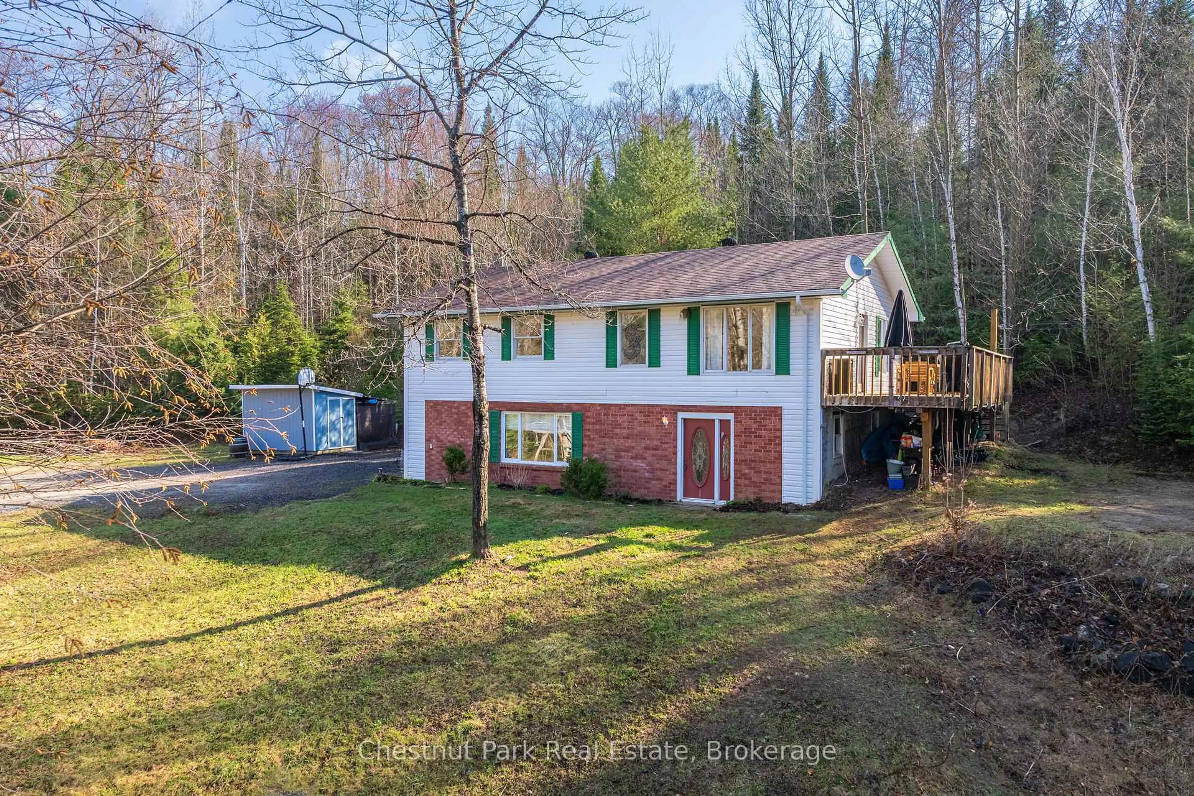 A pic from outside/outdoor area/front of a property/back of a property/a pic from drone, unknown for 1895 Lone Pine Dr, Huntsville Ontario P0B 1L0