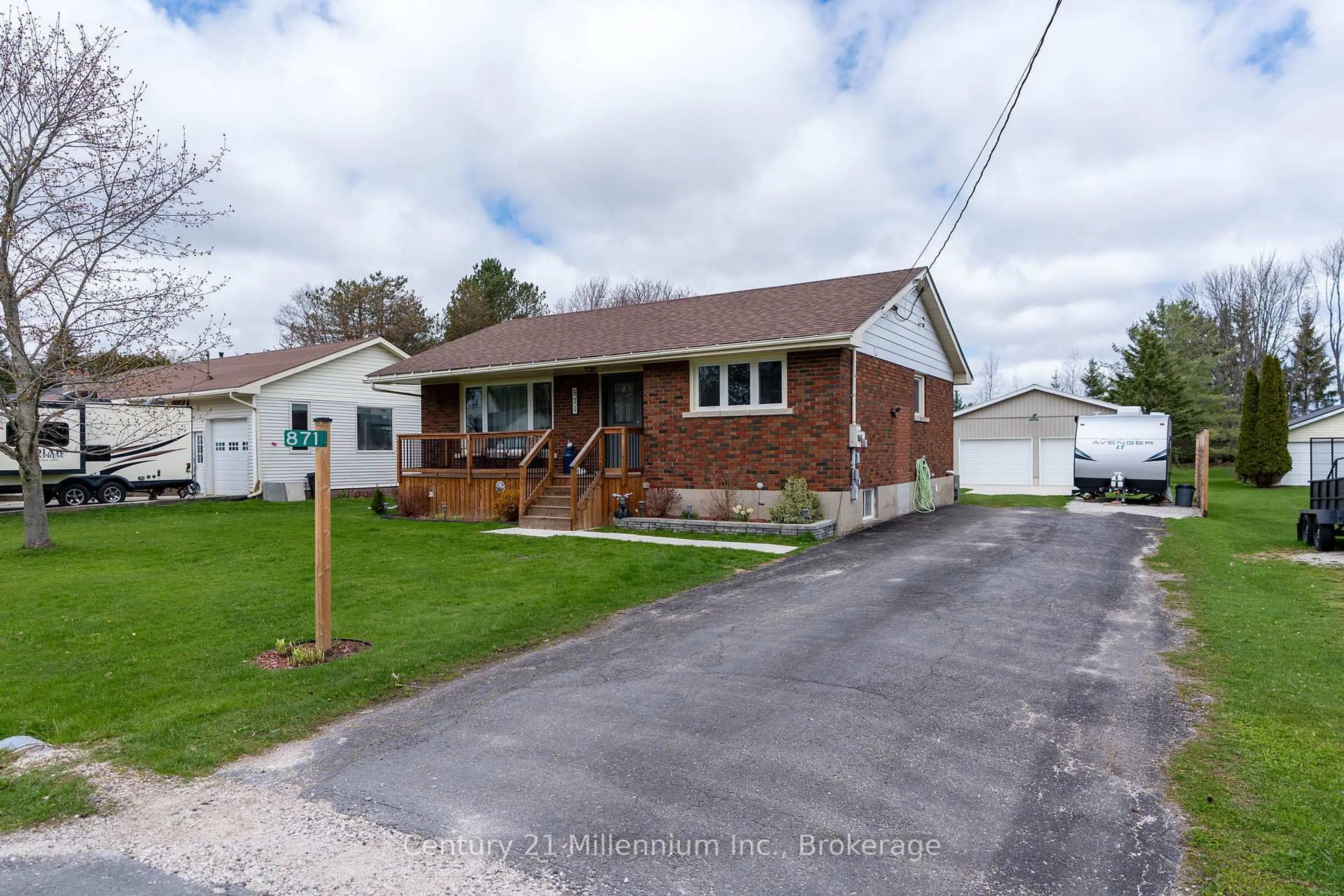 Unknown for 871 16th St, Georgian Bluffs Ontario N4K 6V5