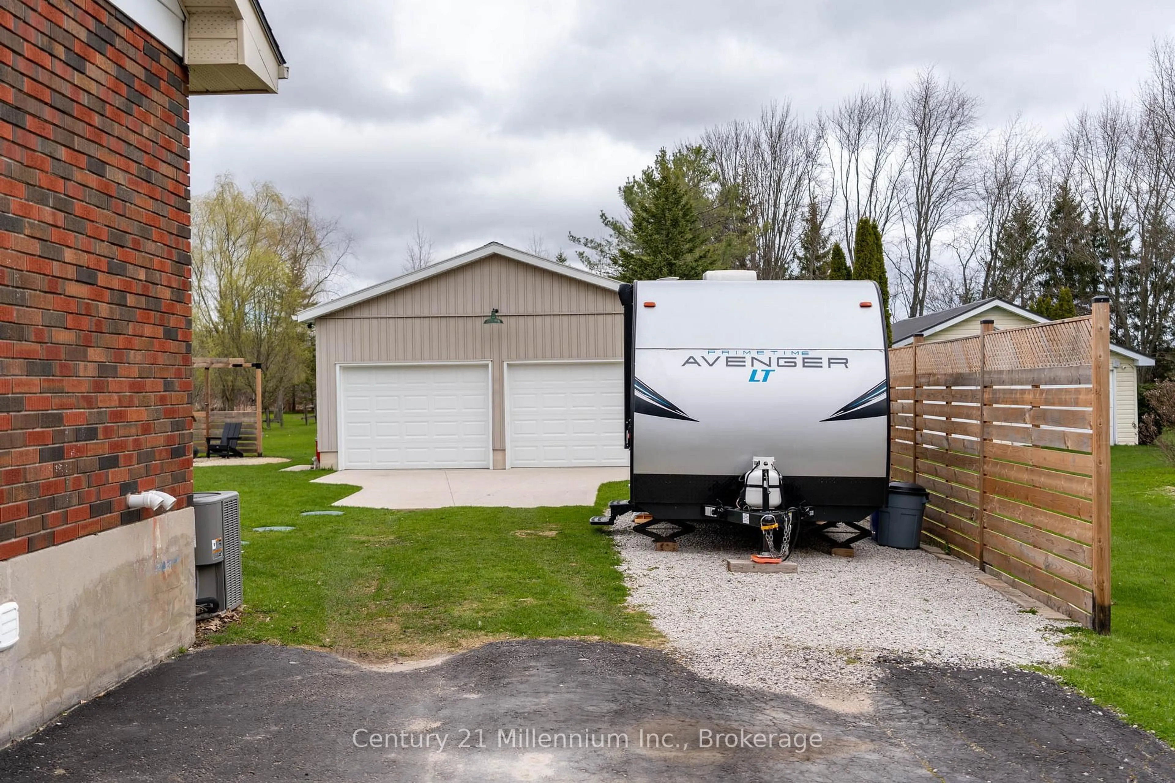 Unknown for 871 16th St, Georgian Bluffs Ontario N4K 6V5