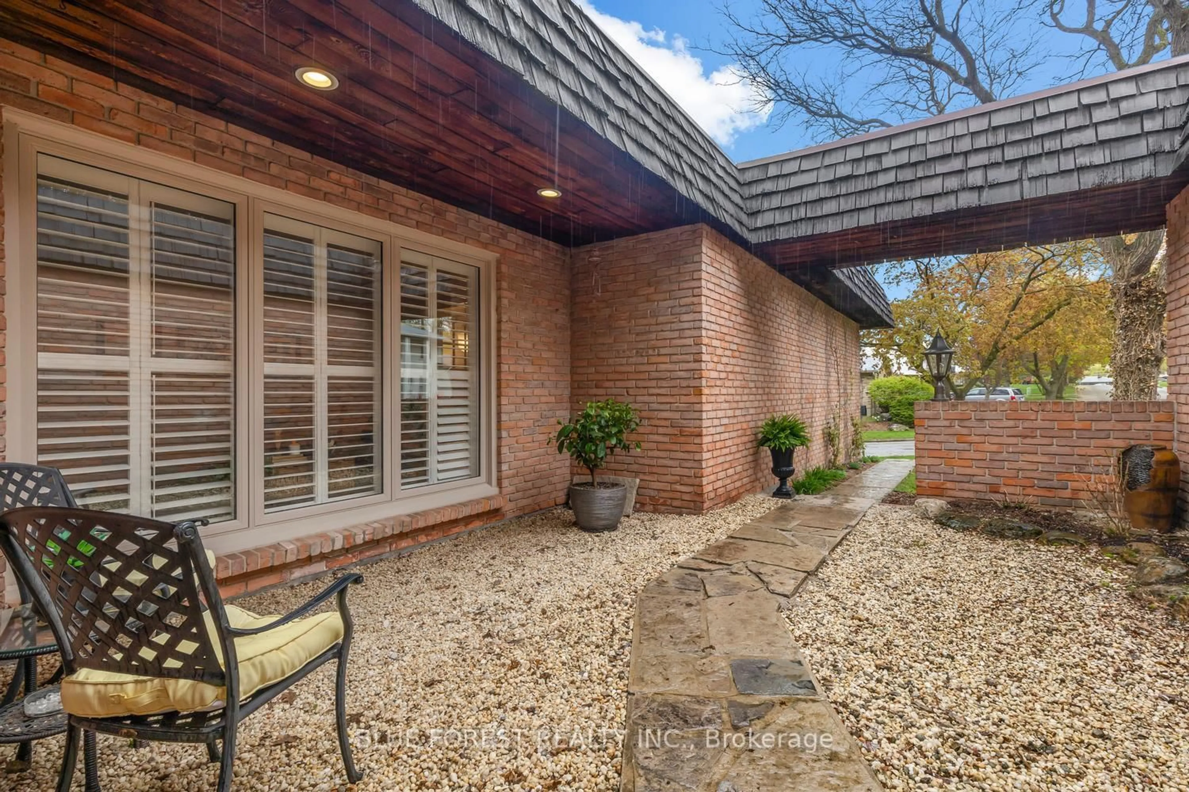 Patio, street for 43 Compton Cres, London South Ontario N6C 4E9