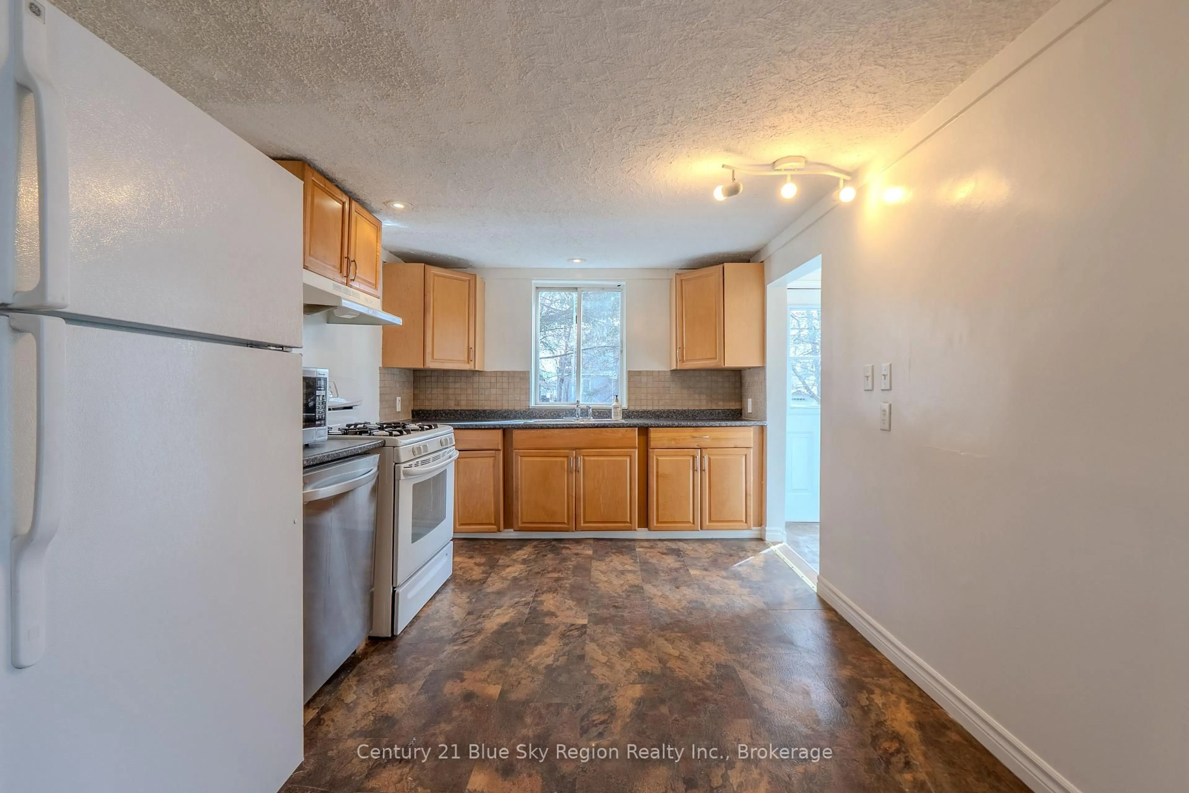Standard kitchen, unknown for 18 Pollard Ave, North Bay Ontario P1A 1Z5