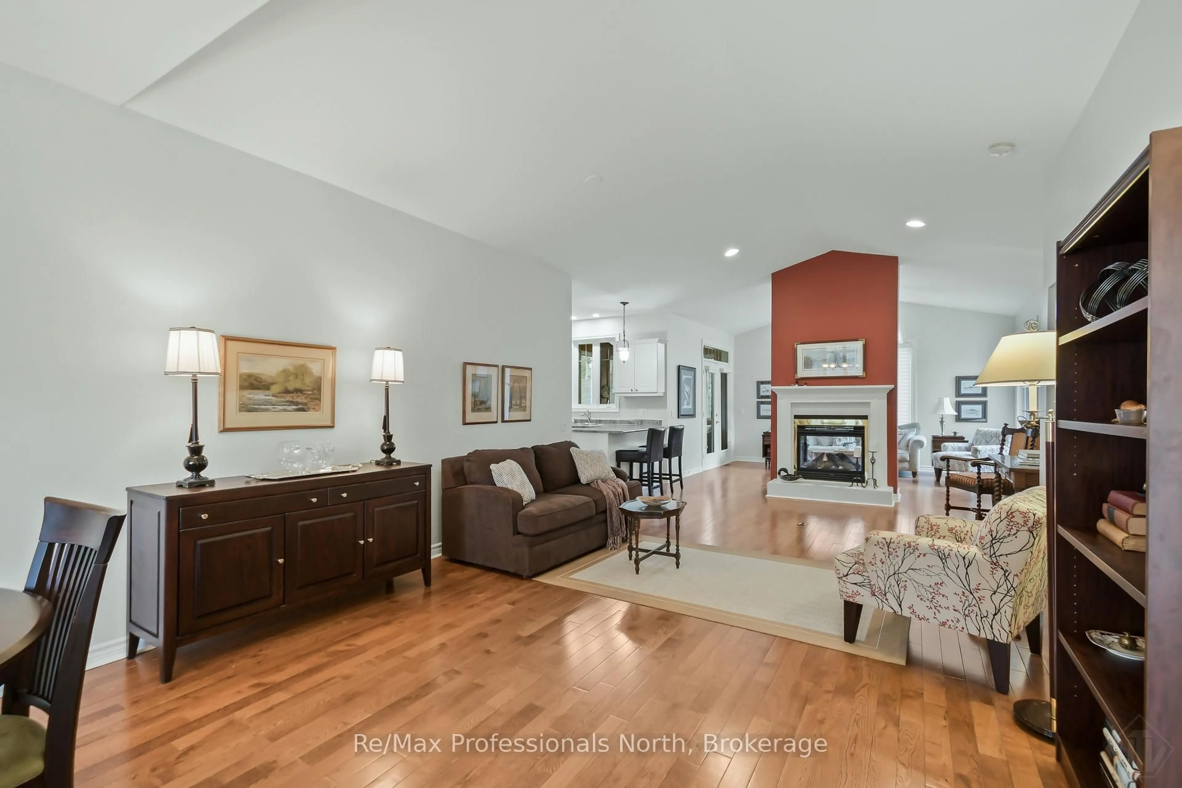 Living room with furniture, unknown for 117 Hedgewood Lane, Gravenhurst Ontario P1P 1Z4