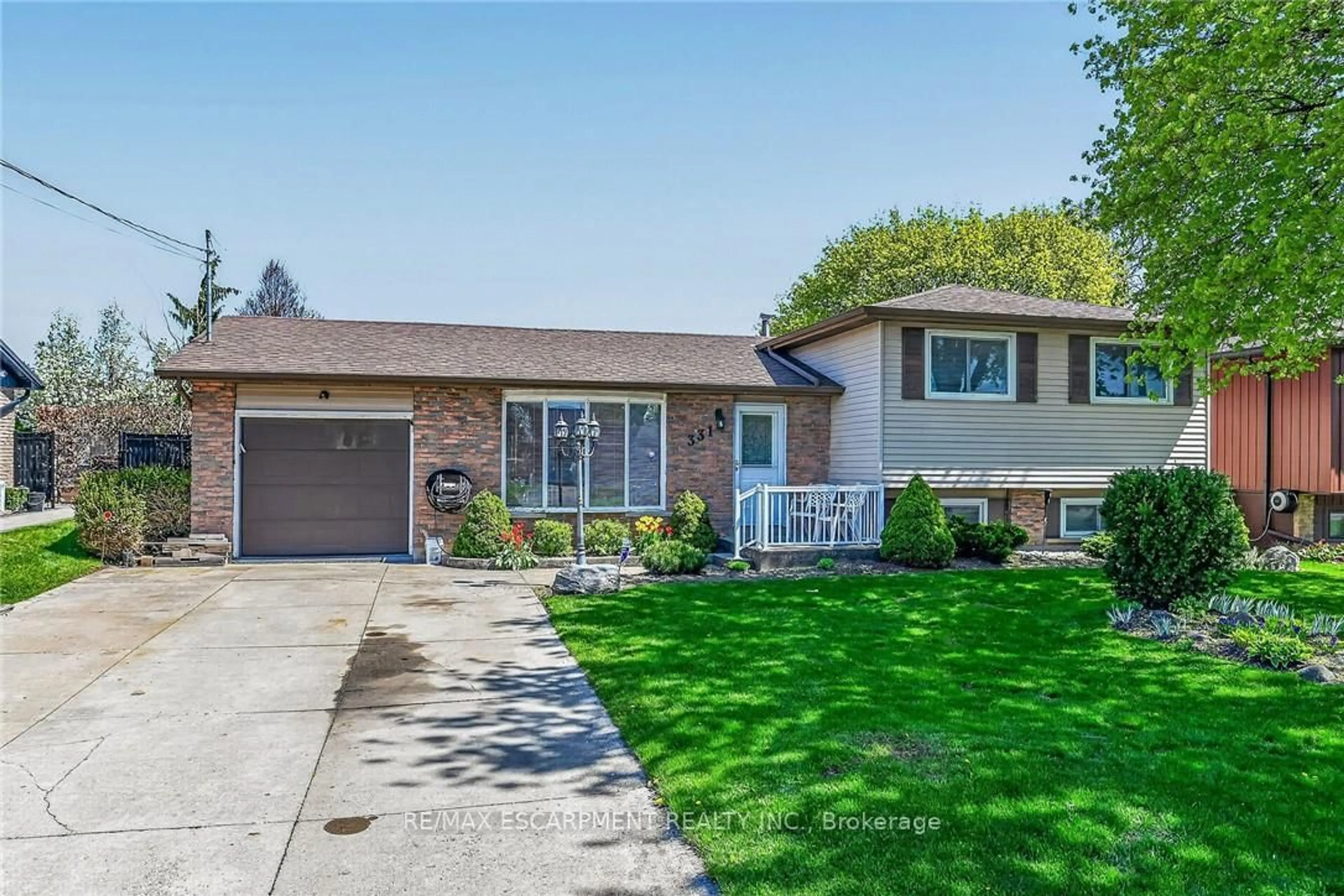 Home with brick exterior material, street for 331 MacCrae Dr, Haldimand Ontario N3W 1K5