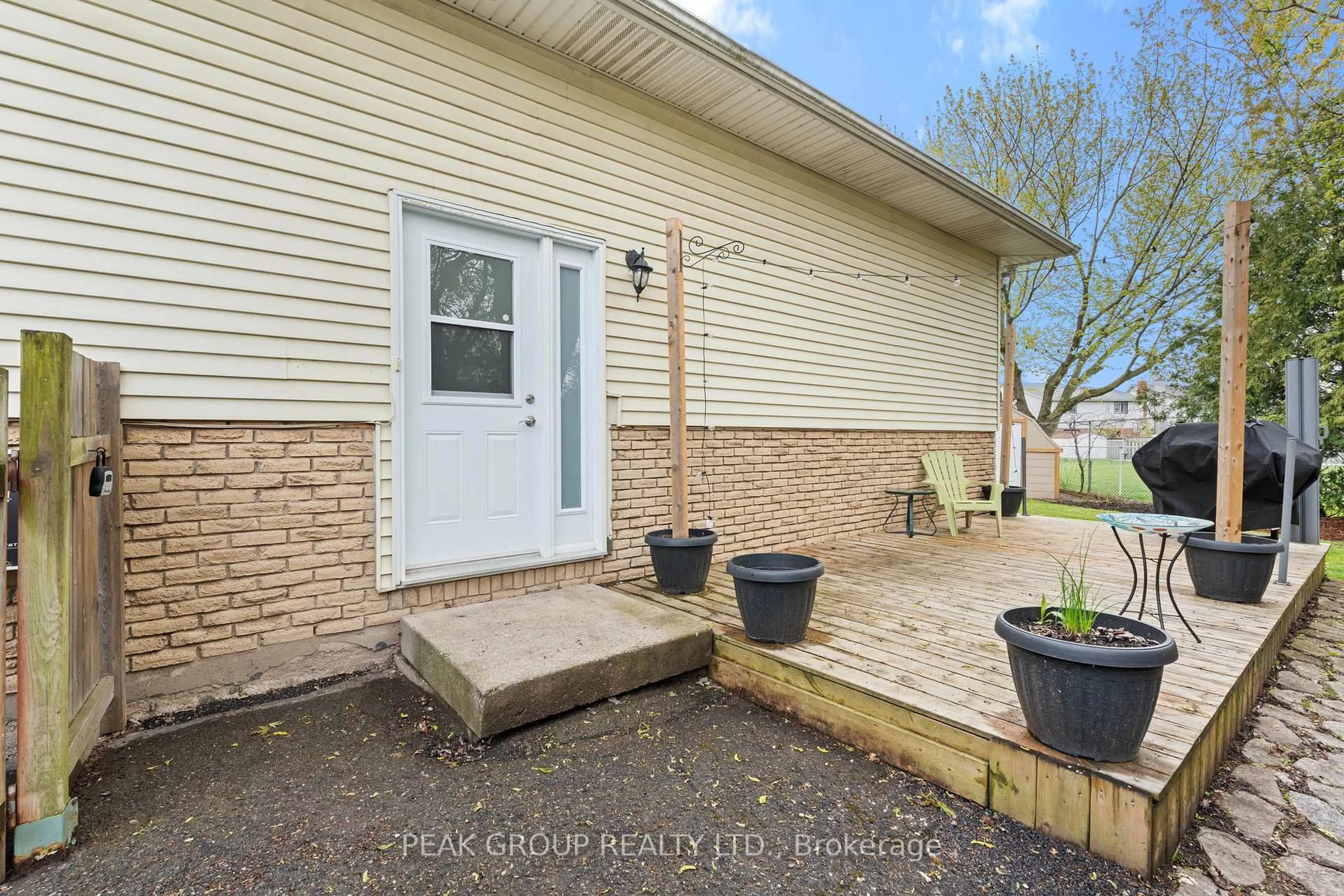 Unknown for 26 Tara Cres, Thorold Ontario L2V 4M1