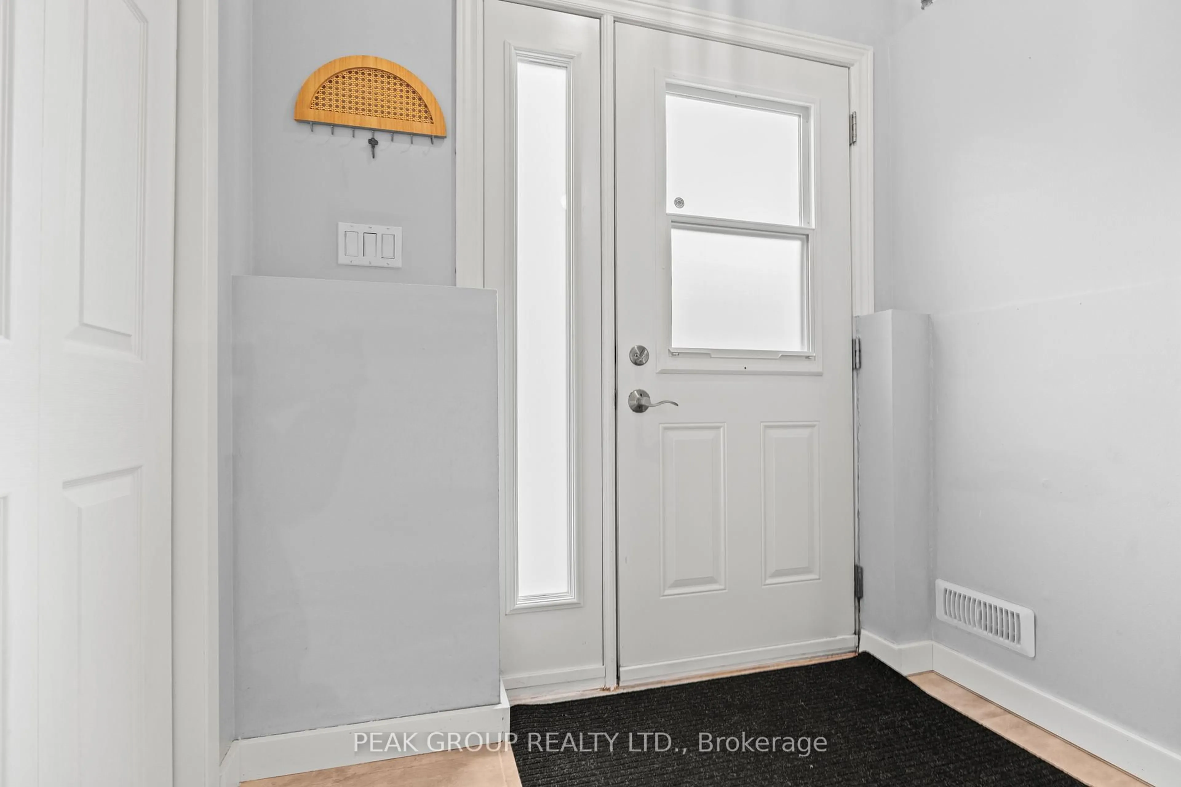 Indoor entryway for 26 Tara Cres, Thorold Ontario L2V 4M1