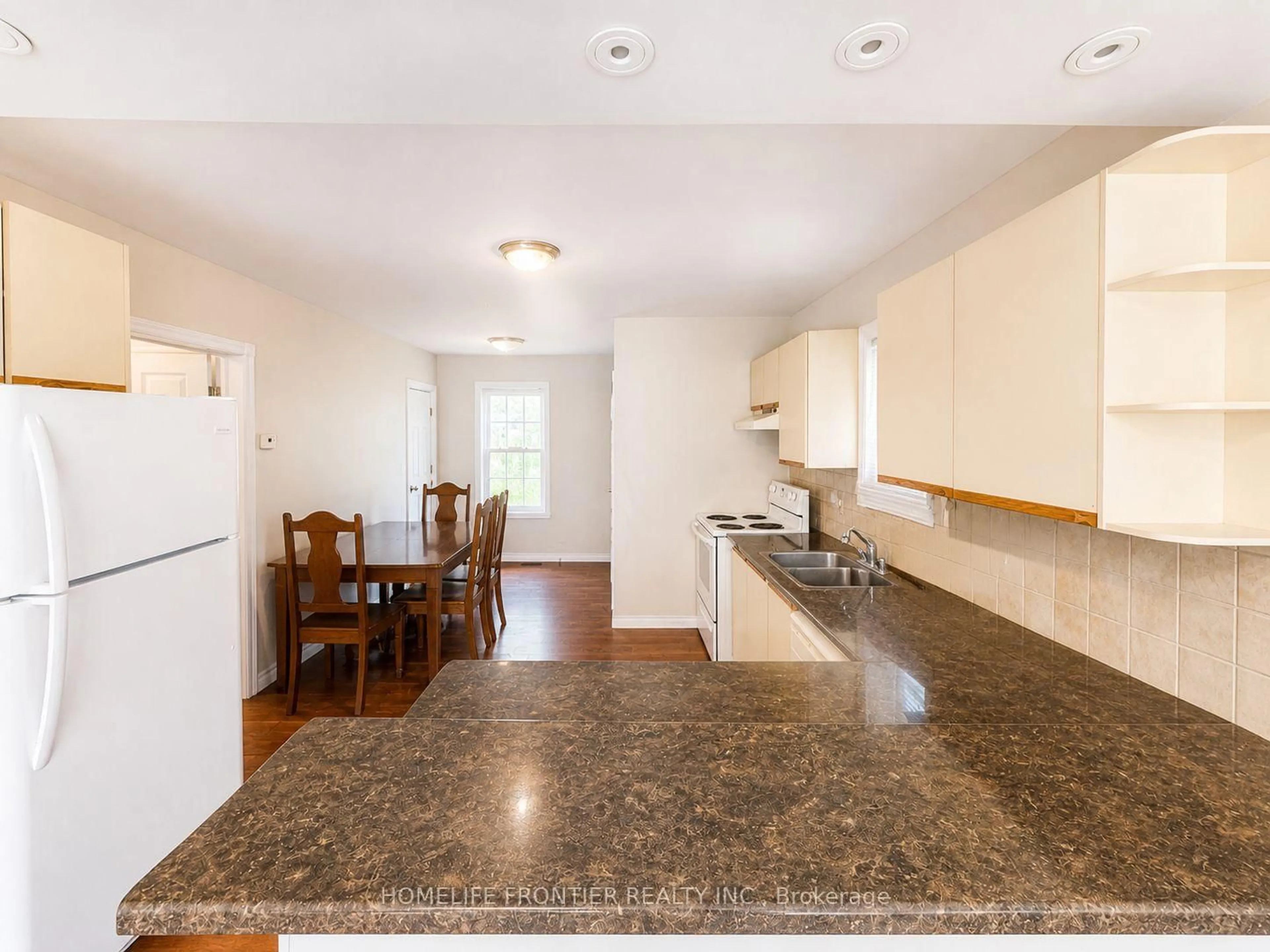 Standard kitchen, unknown for 110 St Julien St, London East Ontario N5Z 2M7