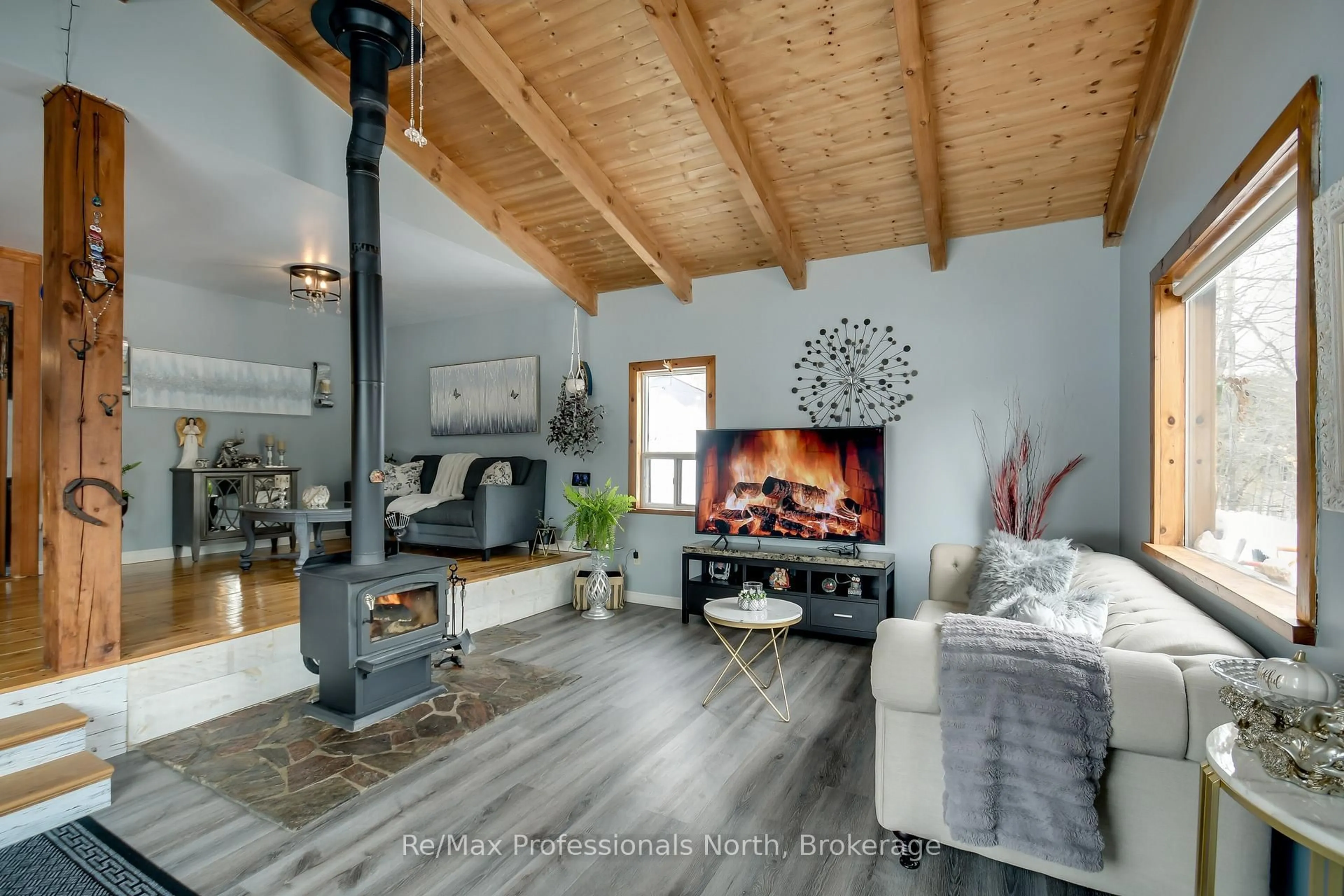 Living room with furniture, wood/laminate floor for 1017 BARLOCHAN Rd, Muskoka Lakes Ontario P1P 1R2