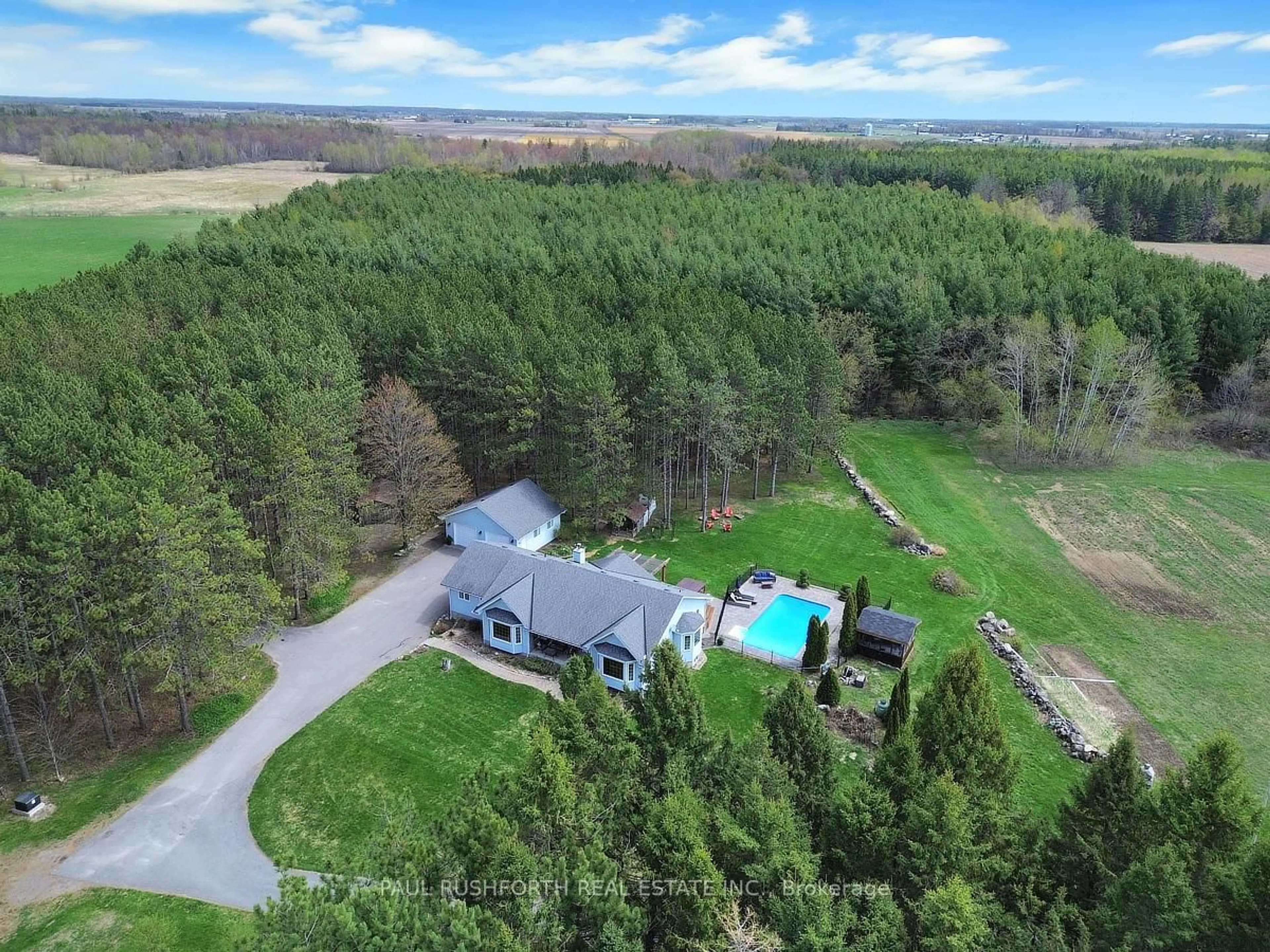 A pic from outside/outdoor area/front of a property/back of a property/a pic from drone, unknown for 3649 Stagecoach Rd, Osgoode Ontario K0A 2W0