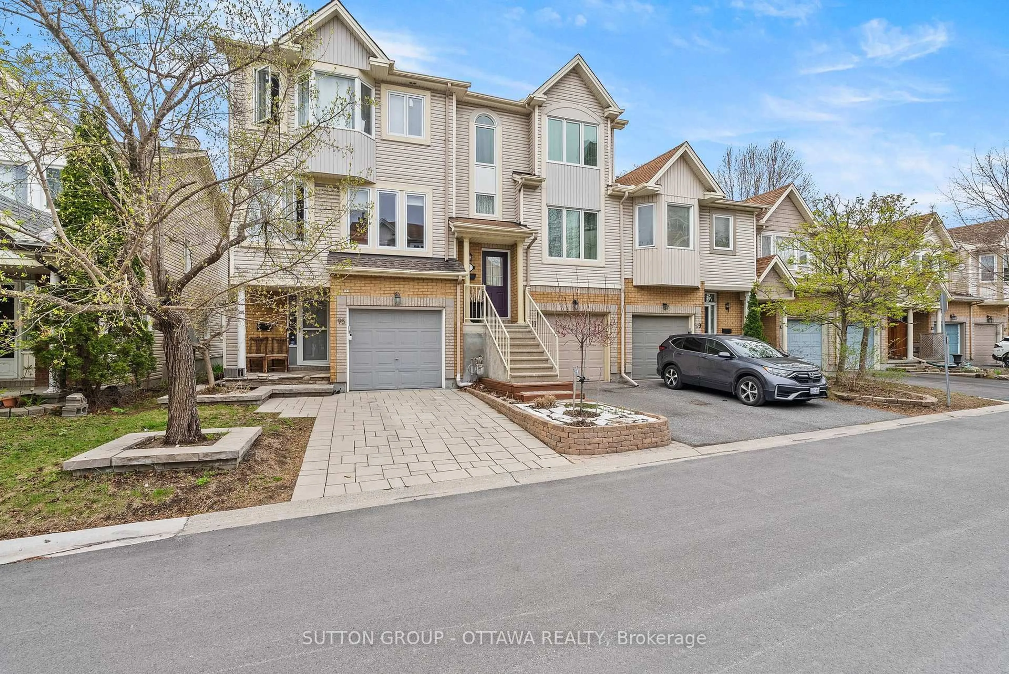 A pic from outside/outdoor area/front of a property/back of a property/a pic from drone, street for 97 Corsica Private, Ottawa Ontario K1G 5Y2
