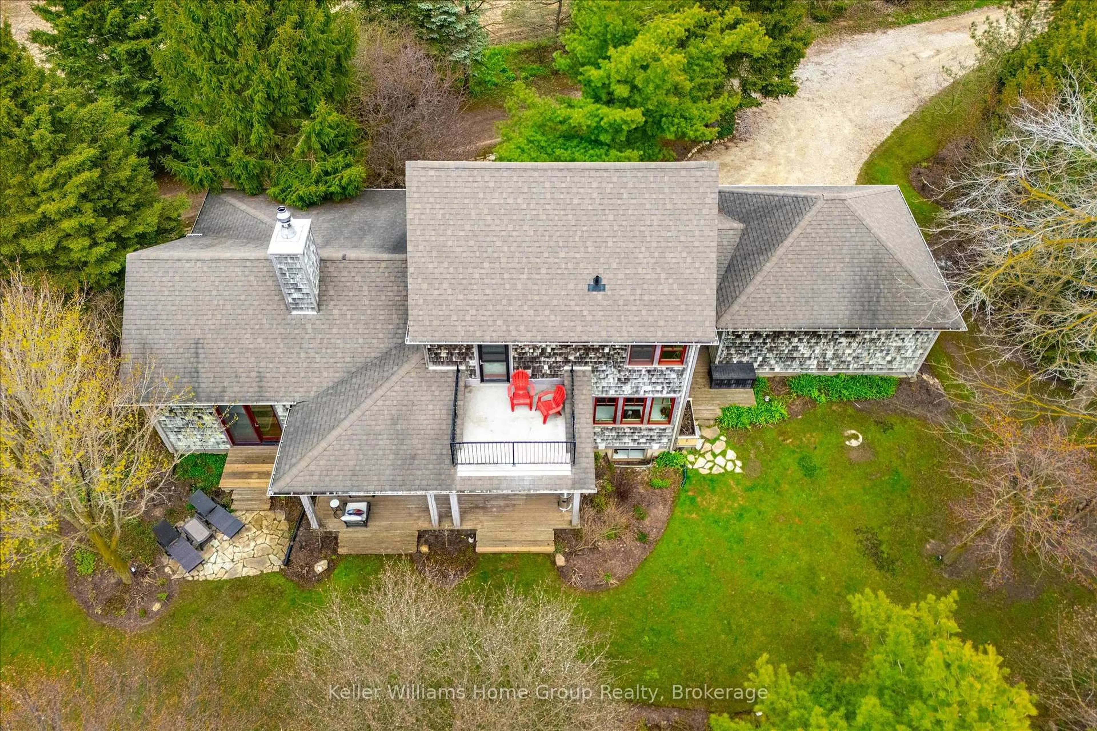 A pic from outside/outdoor area/front of a property/back of a property/a pic from drone, unknown for 7708 Nichol Sideroad 15, Centre Wellington Ontario N1M 2W3
