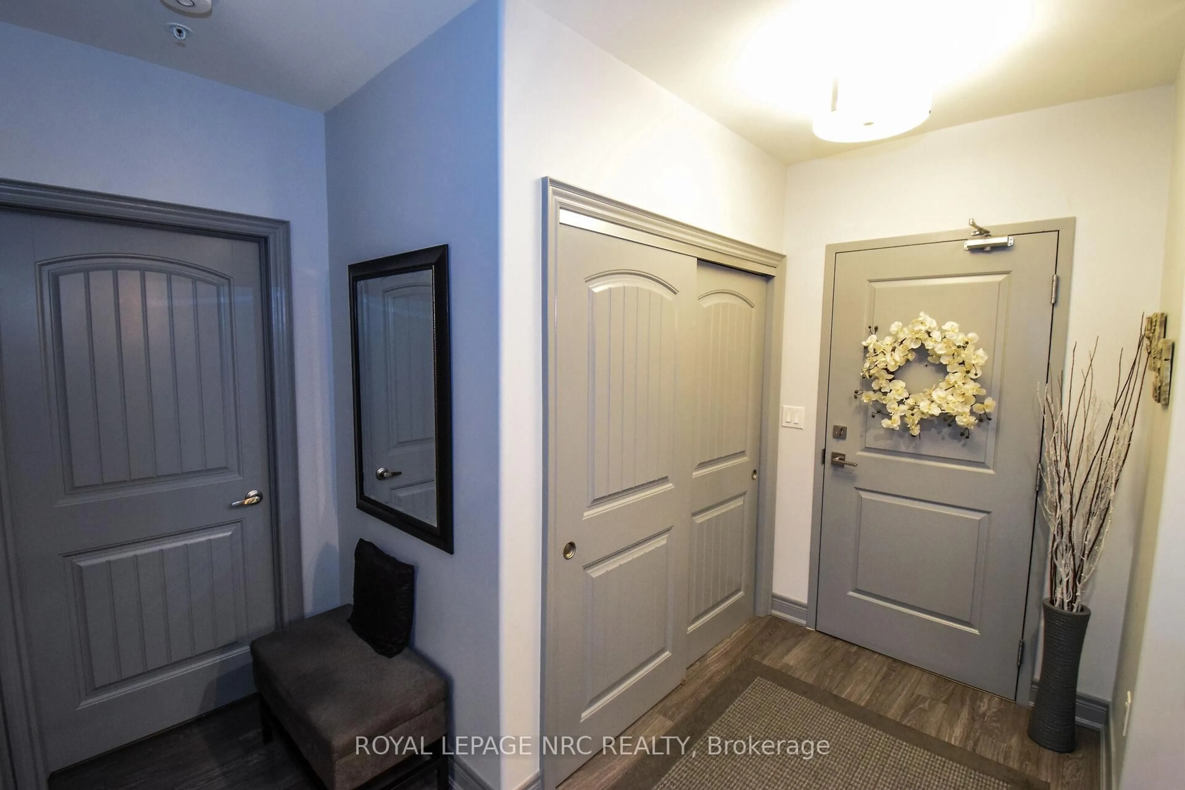 Indoor entryway for 379 Scott St #305, St. Catharines Ontario L2M 3W2