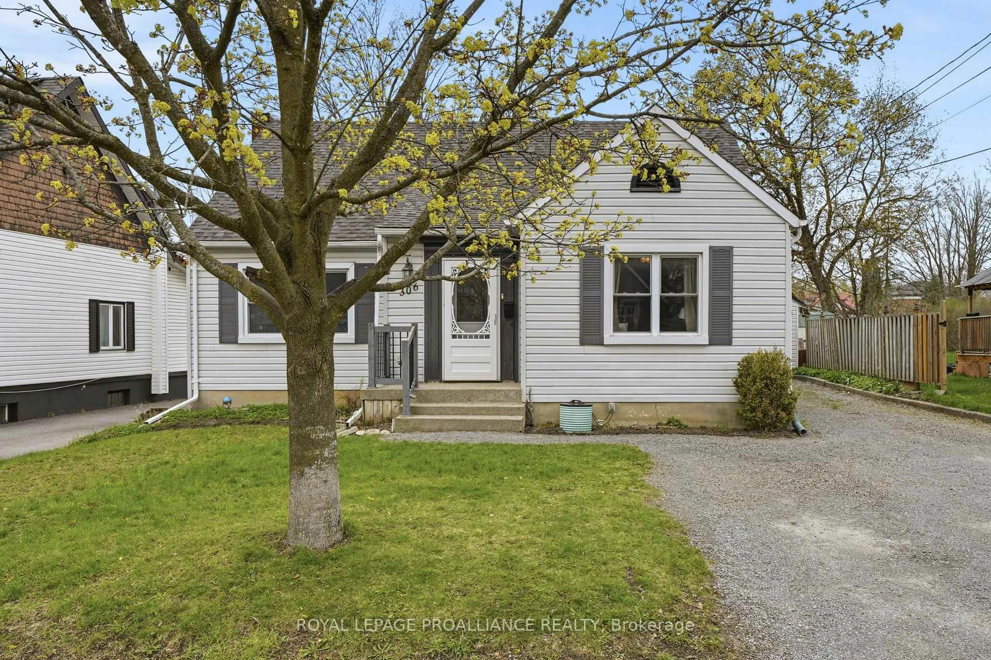 Home with vinyl exterior material, street for 306 Dufferin Ave, Belleville Ontario K8N 3X7