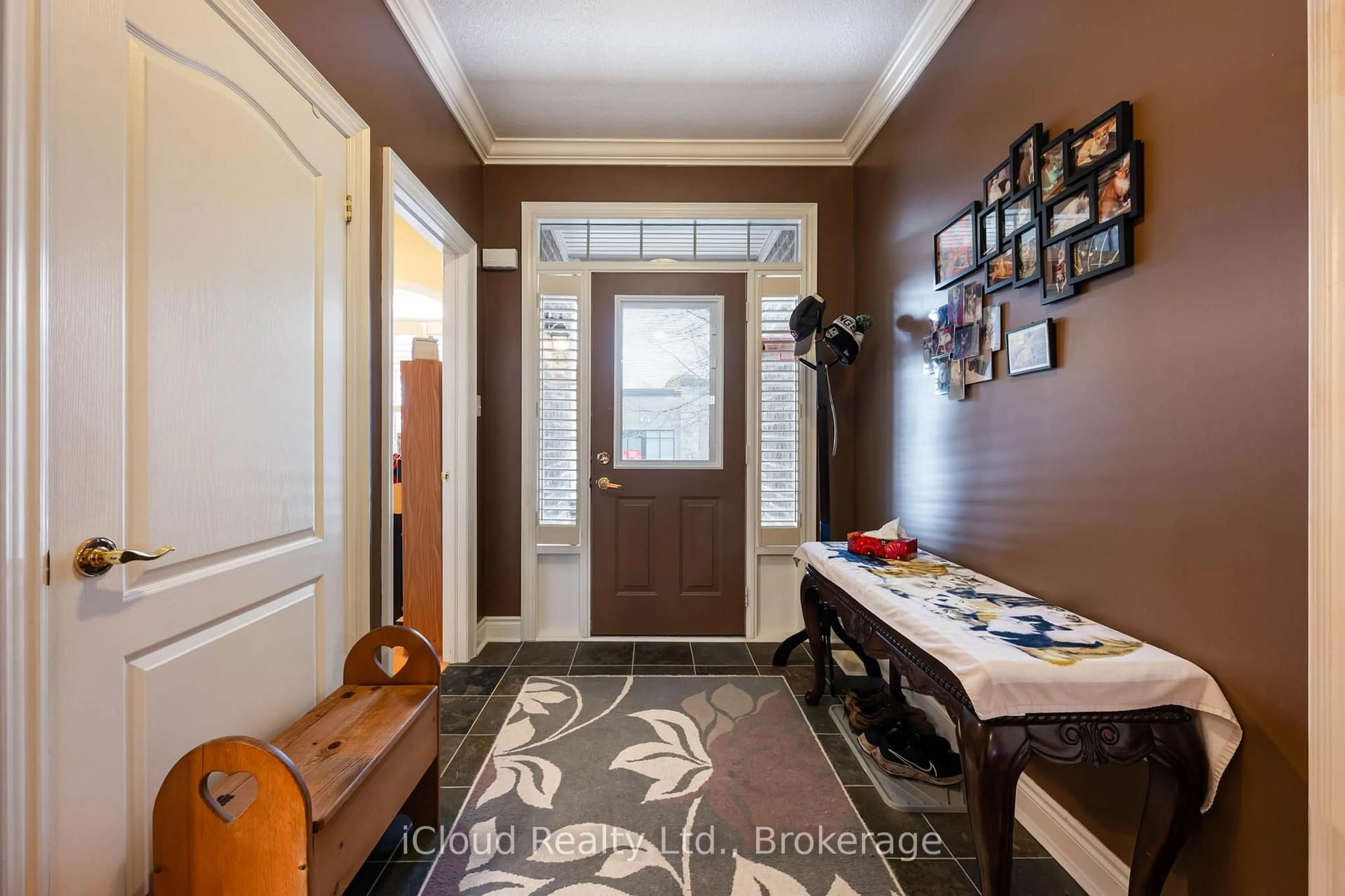 Indoor entryway for 116 Ridge Rd, Guelph/Eramosa Ontario N0B 2K0