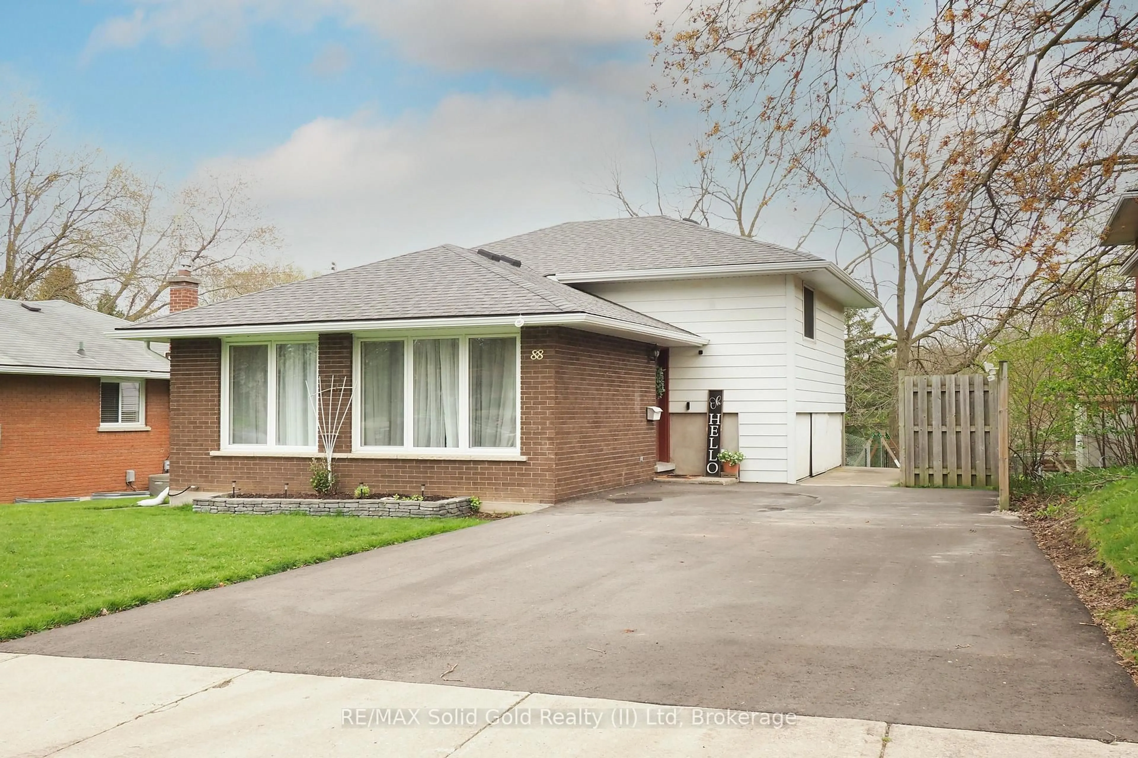 Home with brick exterior material, street for 88 Gilmour Cres, Kitchener Ontario N2M 4N4