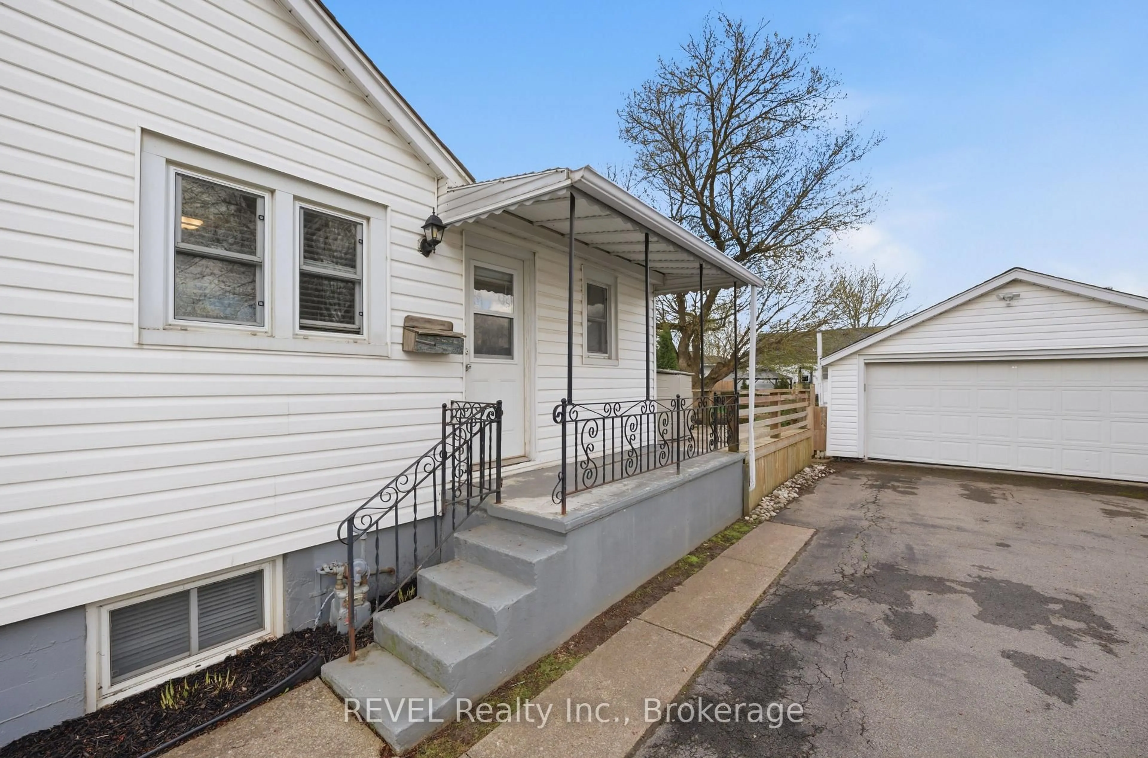 Unknown for 35 Hatter Ave, Welland Ontario L3C 3P4