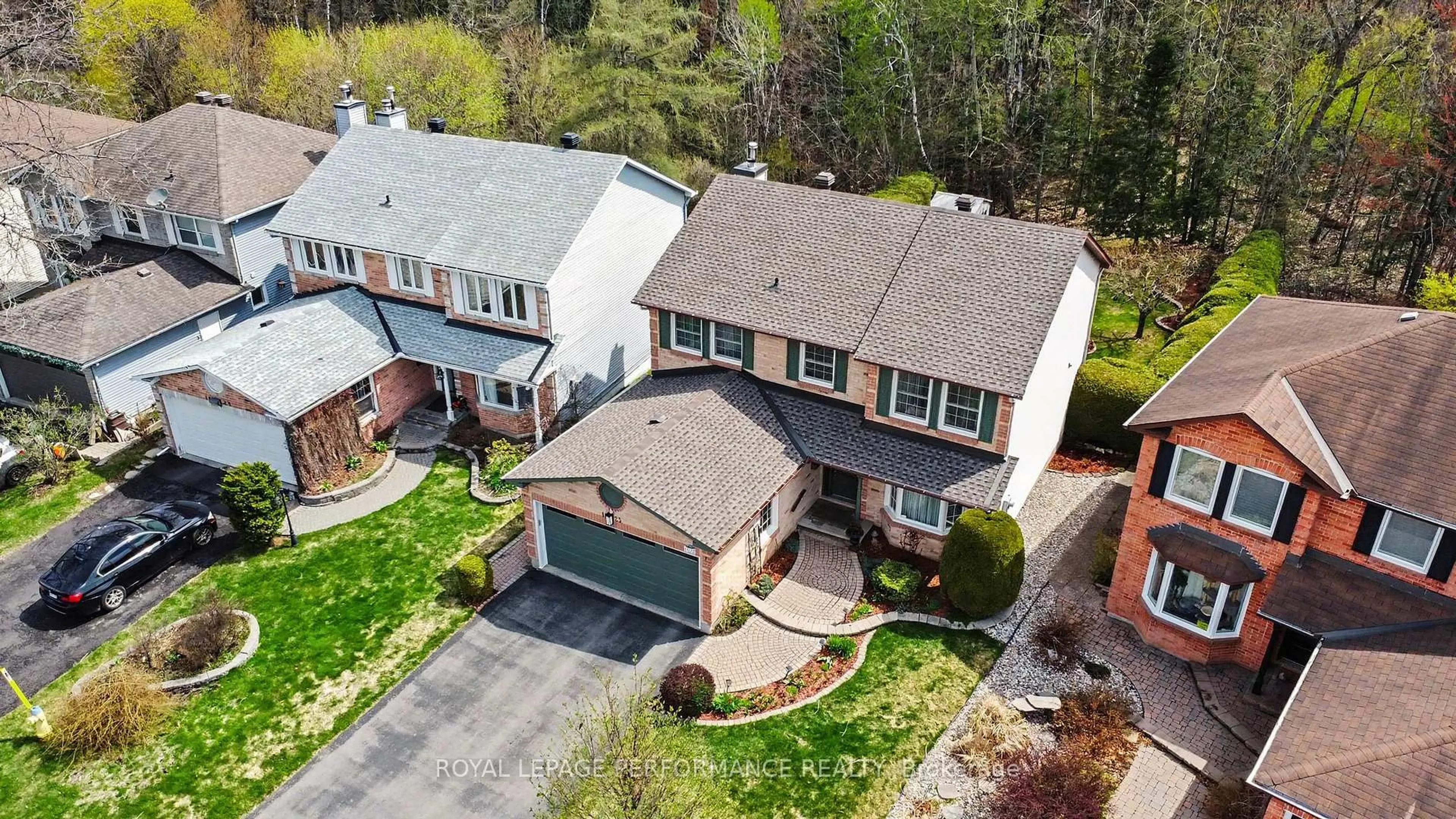 A pic from outside/outdoor area/front of a property/back of a property/a pic from drone, street for 1625 Sunview Dr, Ottawa Ontario K1C 5C6