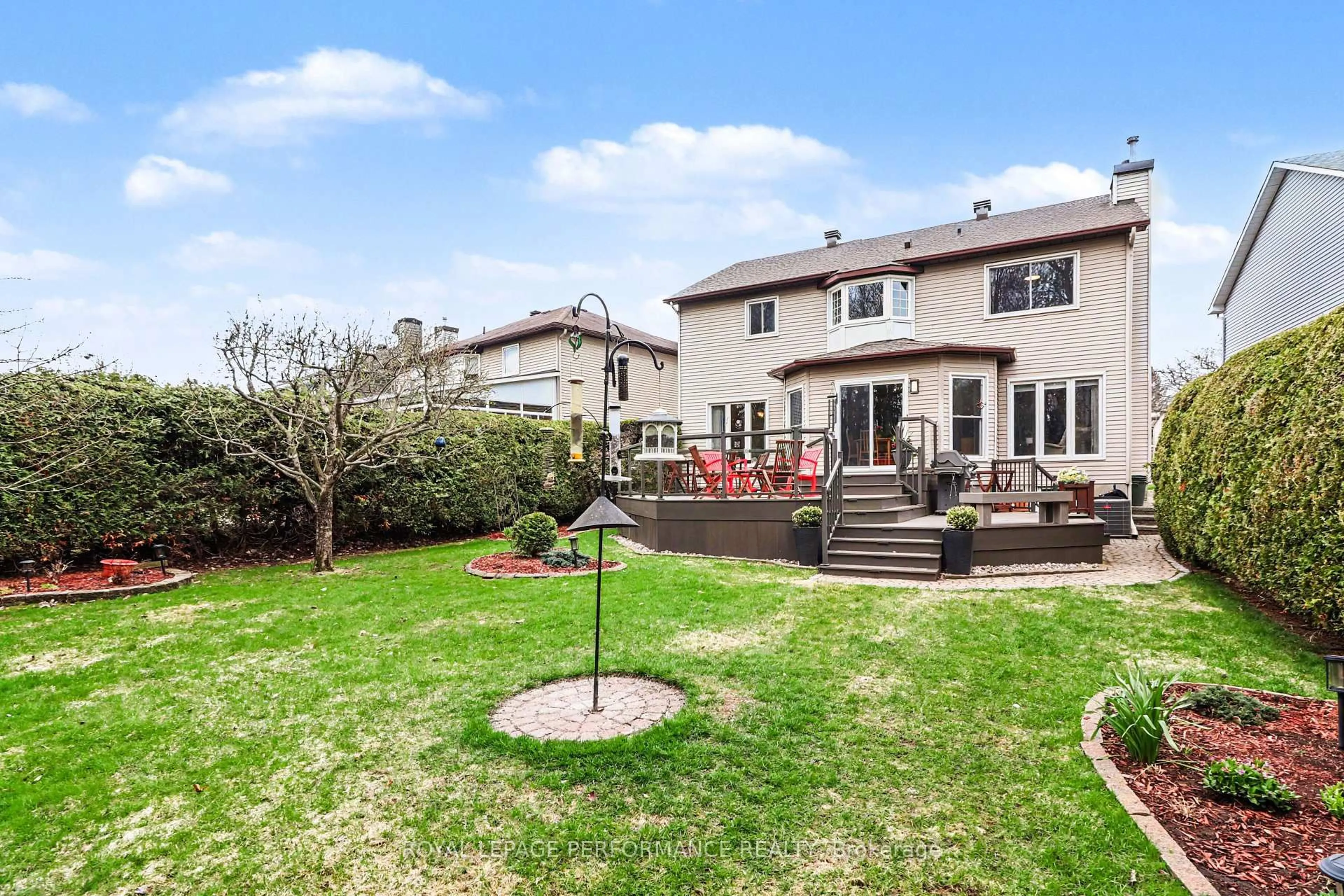 Patio, street for 1625 Sunview Dr, Ottawa Ontario K1C 5C6