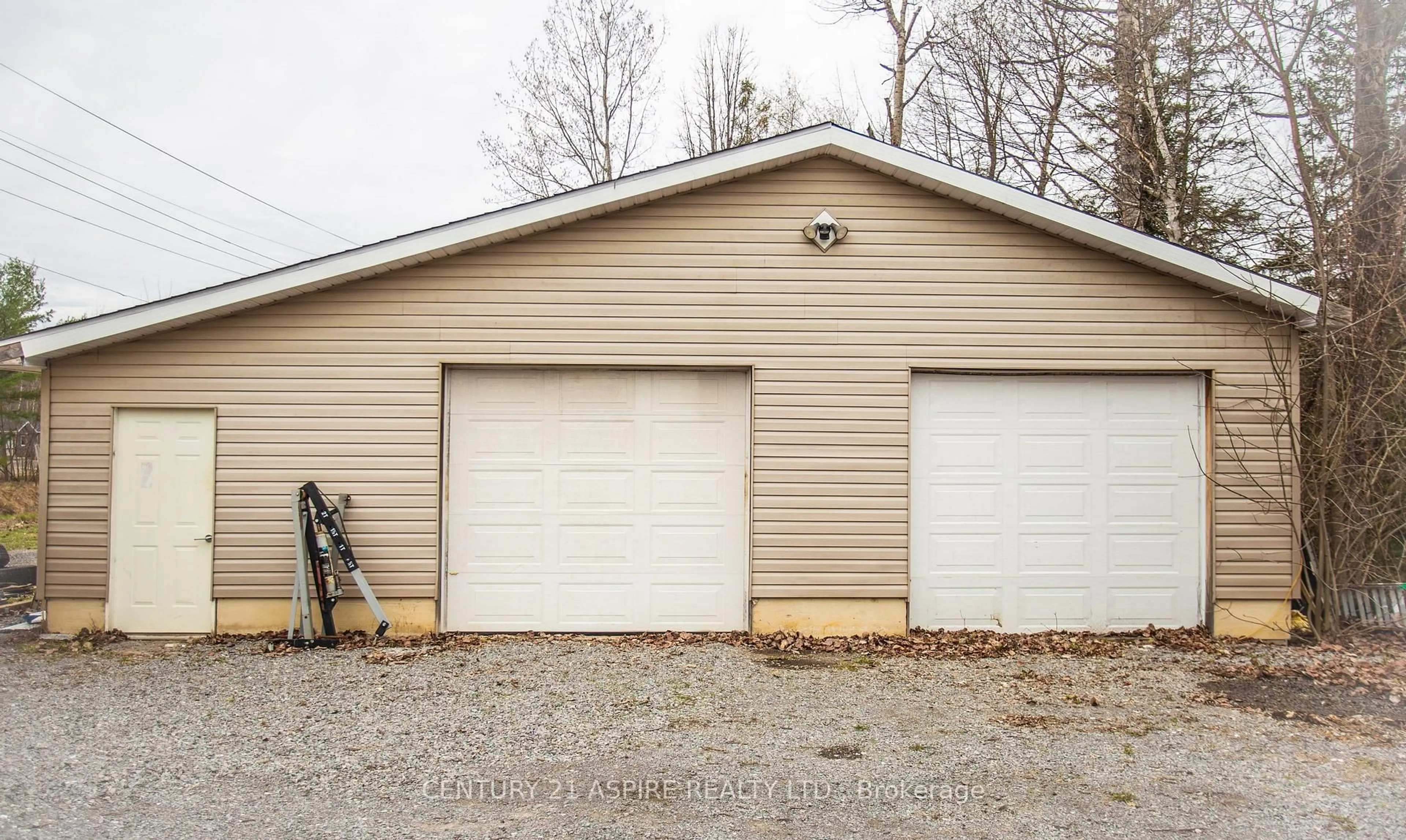 Indoor garage for 84 Sandy Beach Rd, Pembroke Ontario K8A 6W8