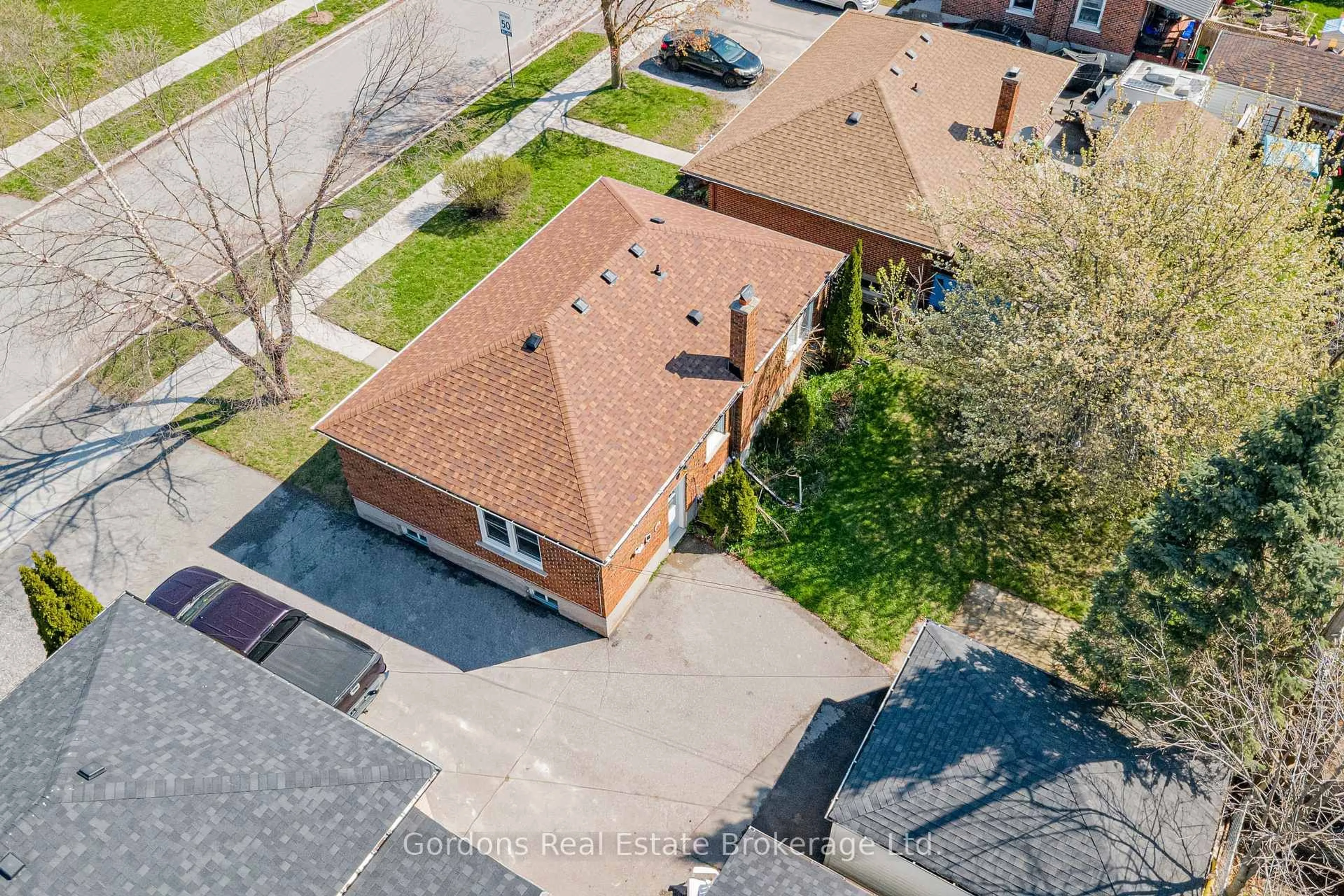A pic from outside/outdoor area/front of a property/back of a property/a pic from drone, street for 705 Bellaire St, Peterborough Ontario K9J 3Y7