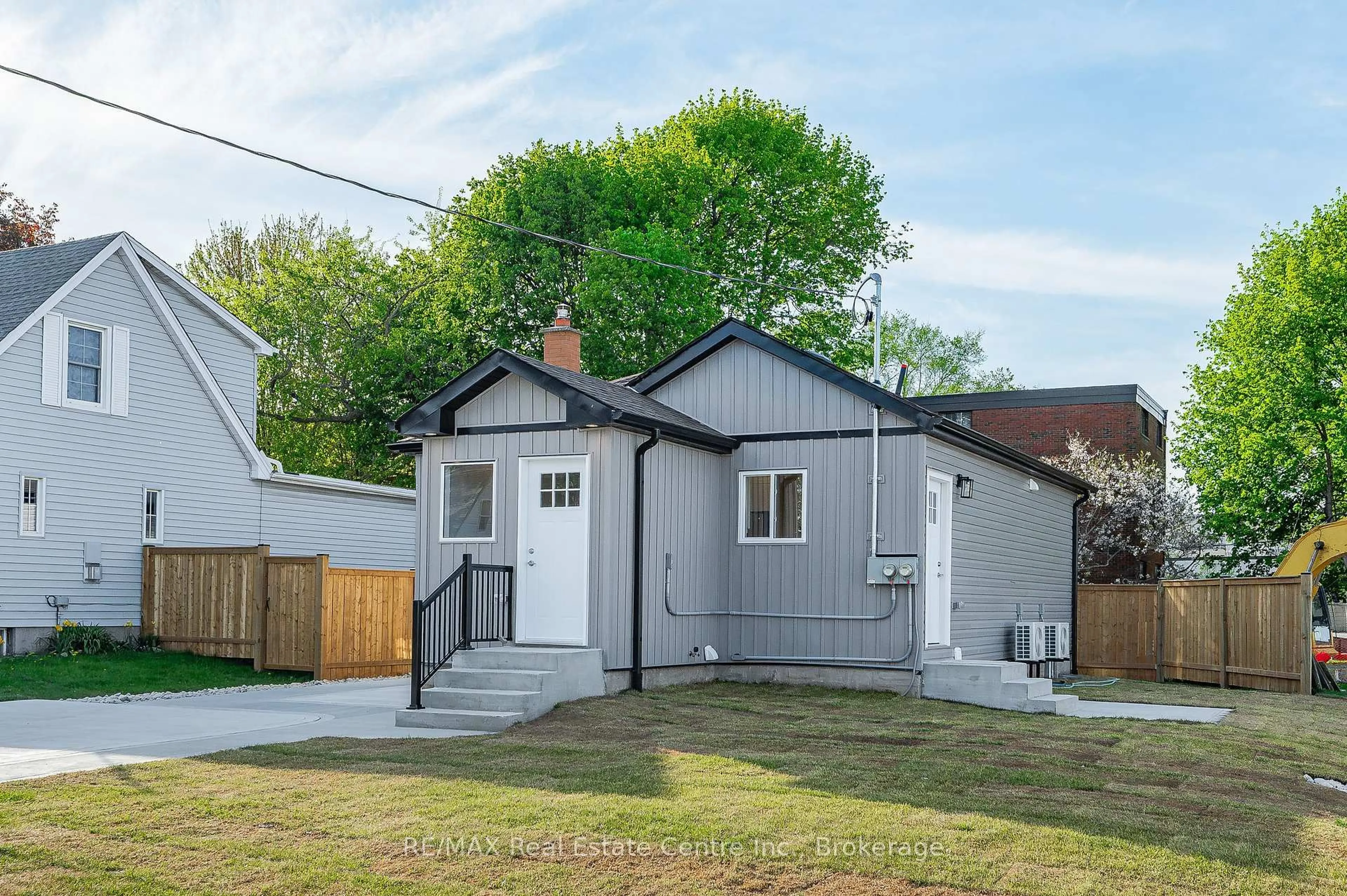A pic from outside/outdoor area/front of a property/back of a property/a pic from drone, street for 1180 Union St, Kitchener Ontario N2H 6K2