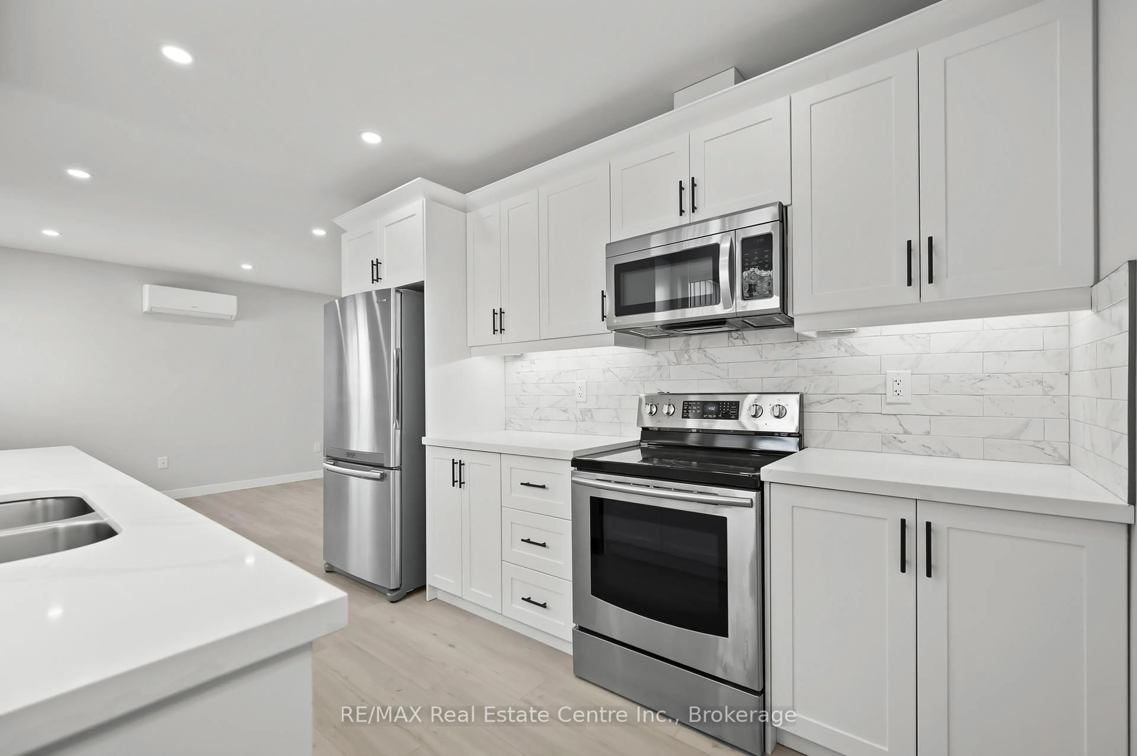 Open concept kitchen, ceramic/tile floor for 1180 Union St, Kitchener Ontario N2H 6K2