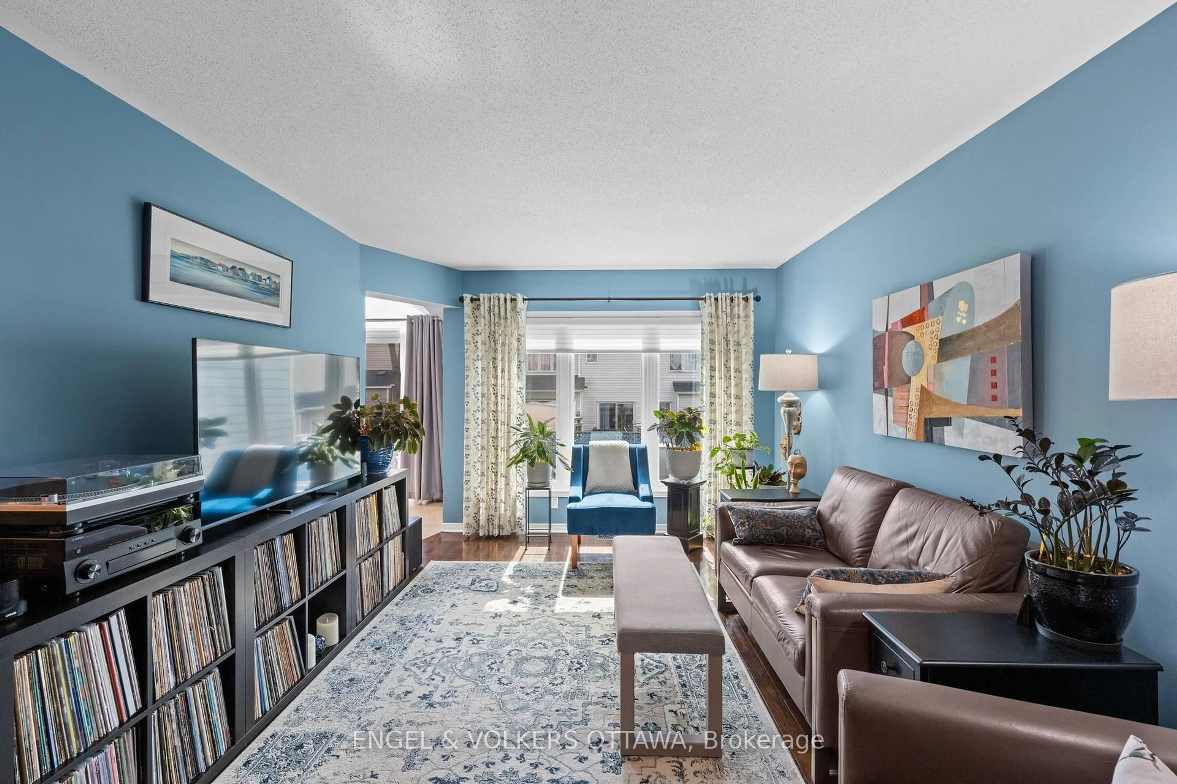 Living room with furniture, unknown for 162 Sorento St, Ottawa Ontario K2J 0B4