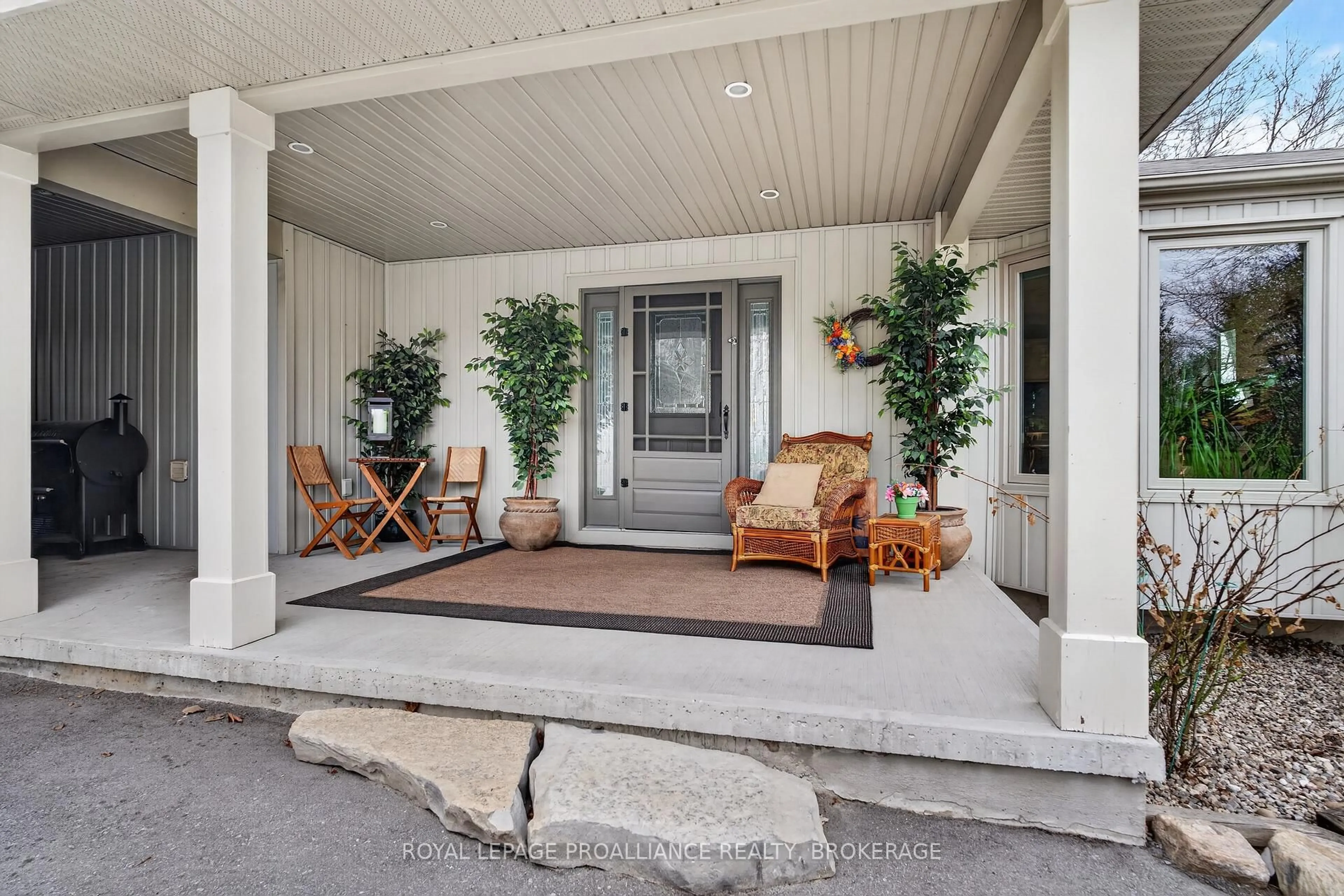 Indoor entryway for 76 Spithead Rd, Gananoque Ontario K7G 2V6