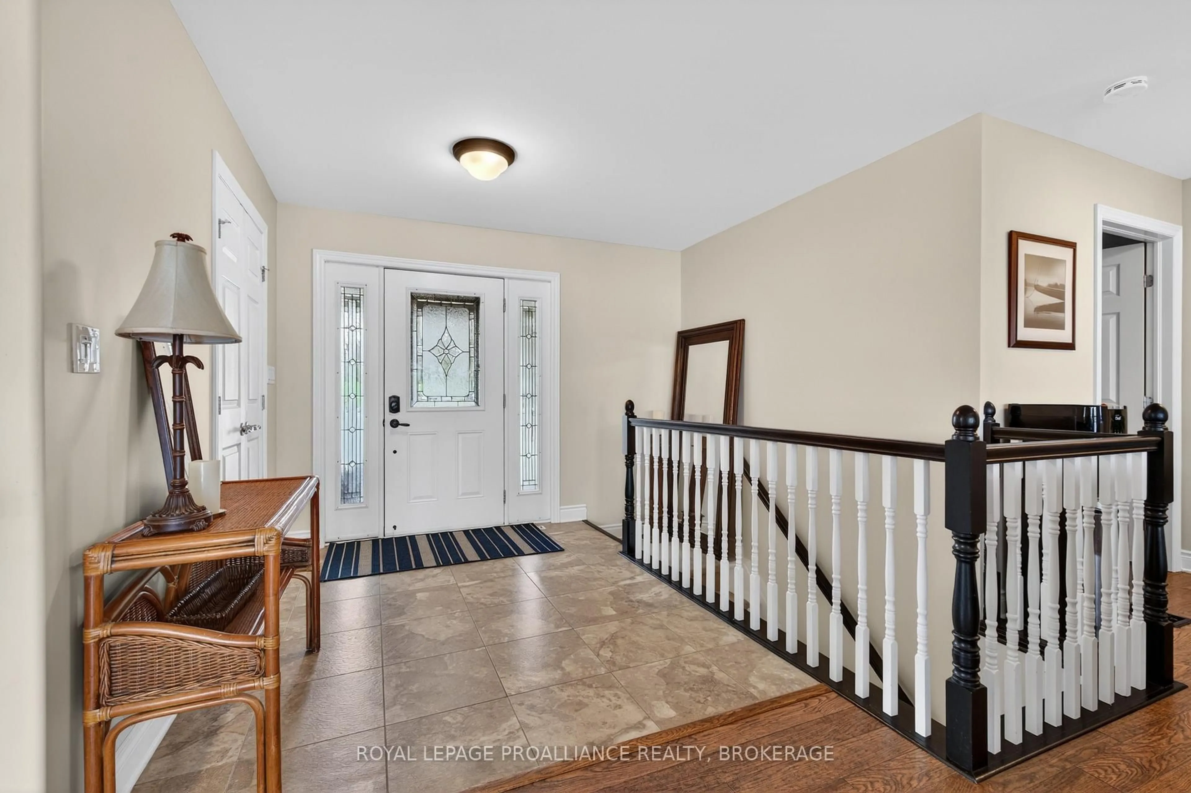 Indoor entryway for 76 Spithead Rd, Gananoque Ontario K7G 2V6
