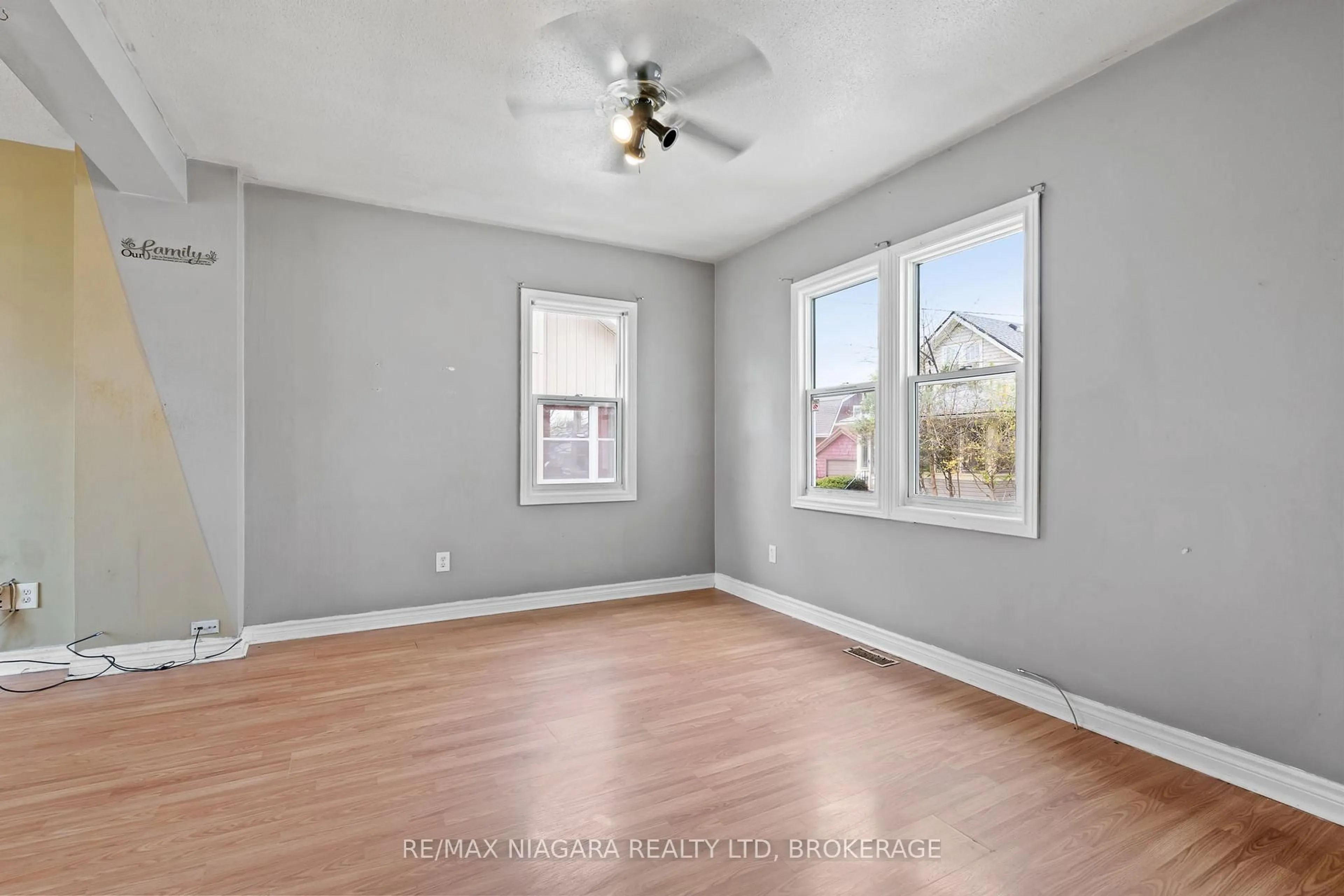 A pic of a room for 4904 Flynn Crt, Niagara Falls Ontario L2E 3Z6