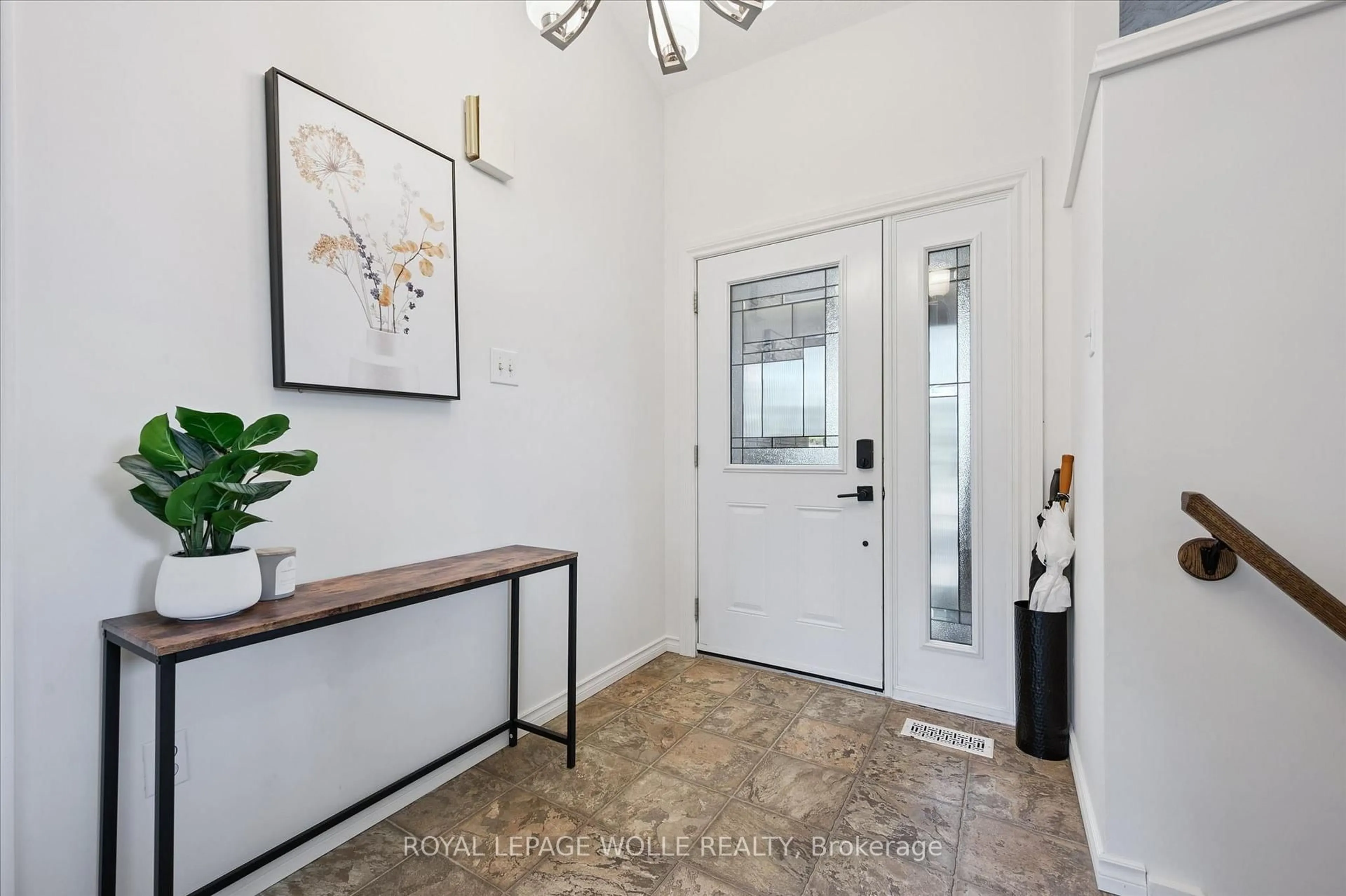 Indoor entryway for 56 Wordsworth Pl, Kitchener Ontario N2B 3L1