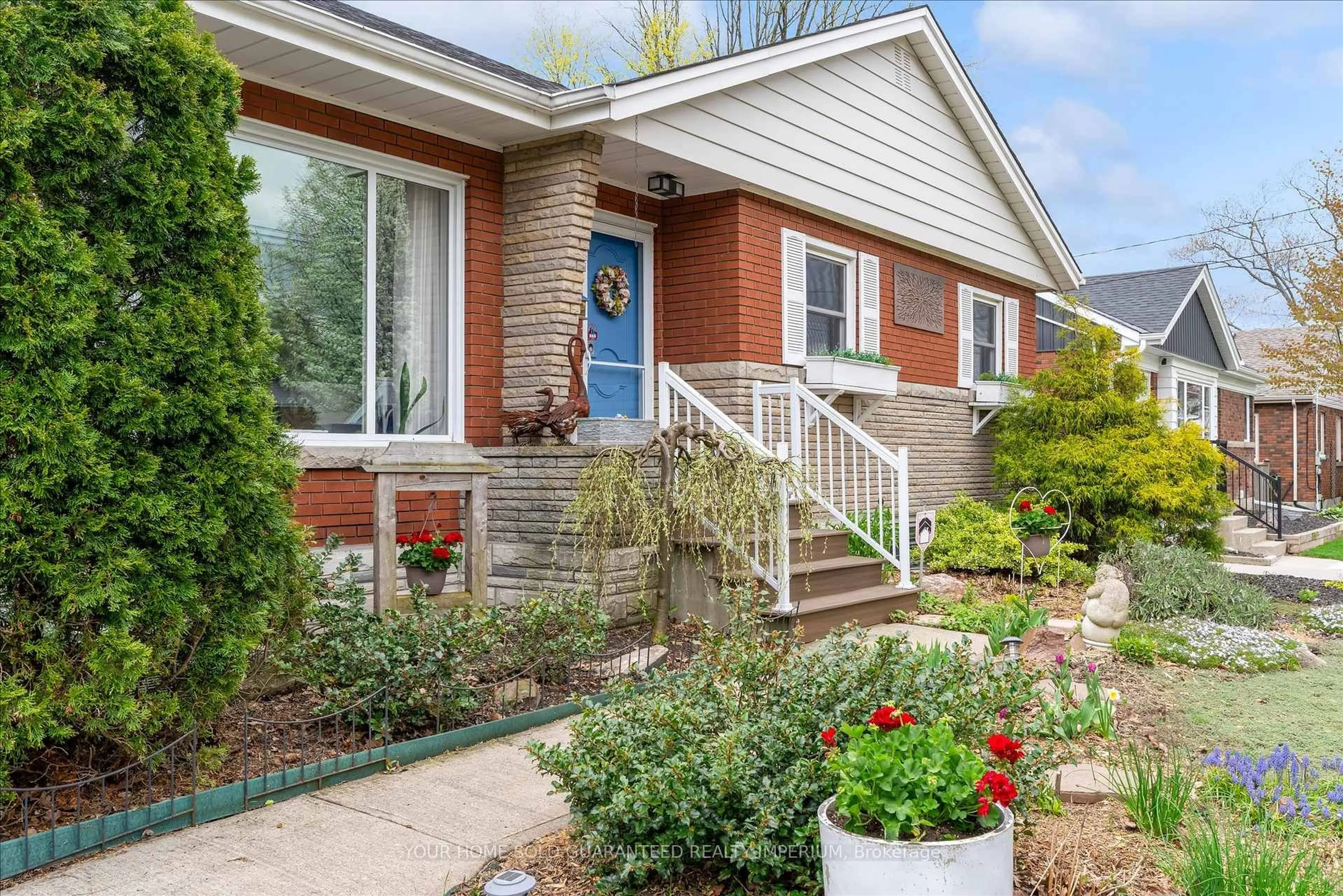 Home with brick exterior material, street for 8 Mulock Ave, Hamilton Ontario L8T 1H3