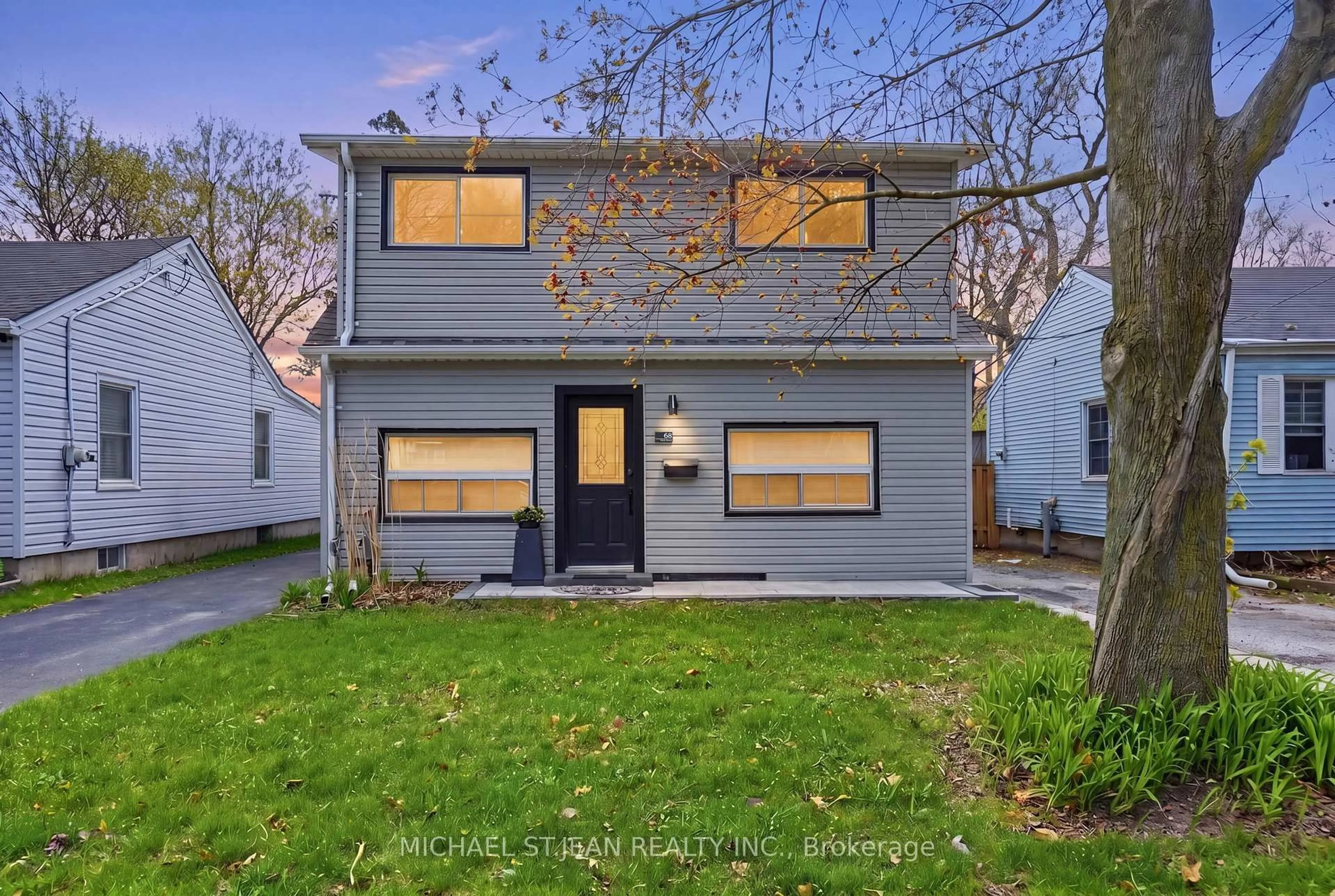 Home with vinyl exterior material, street for 68 York St, Hamilton Ontario L9H 1L7