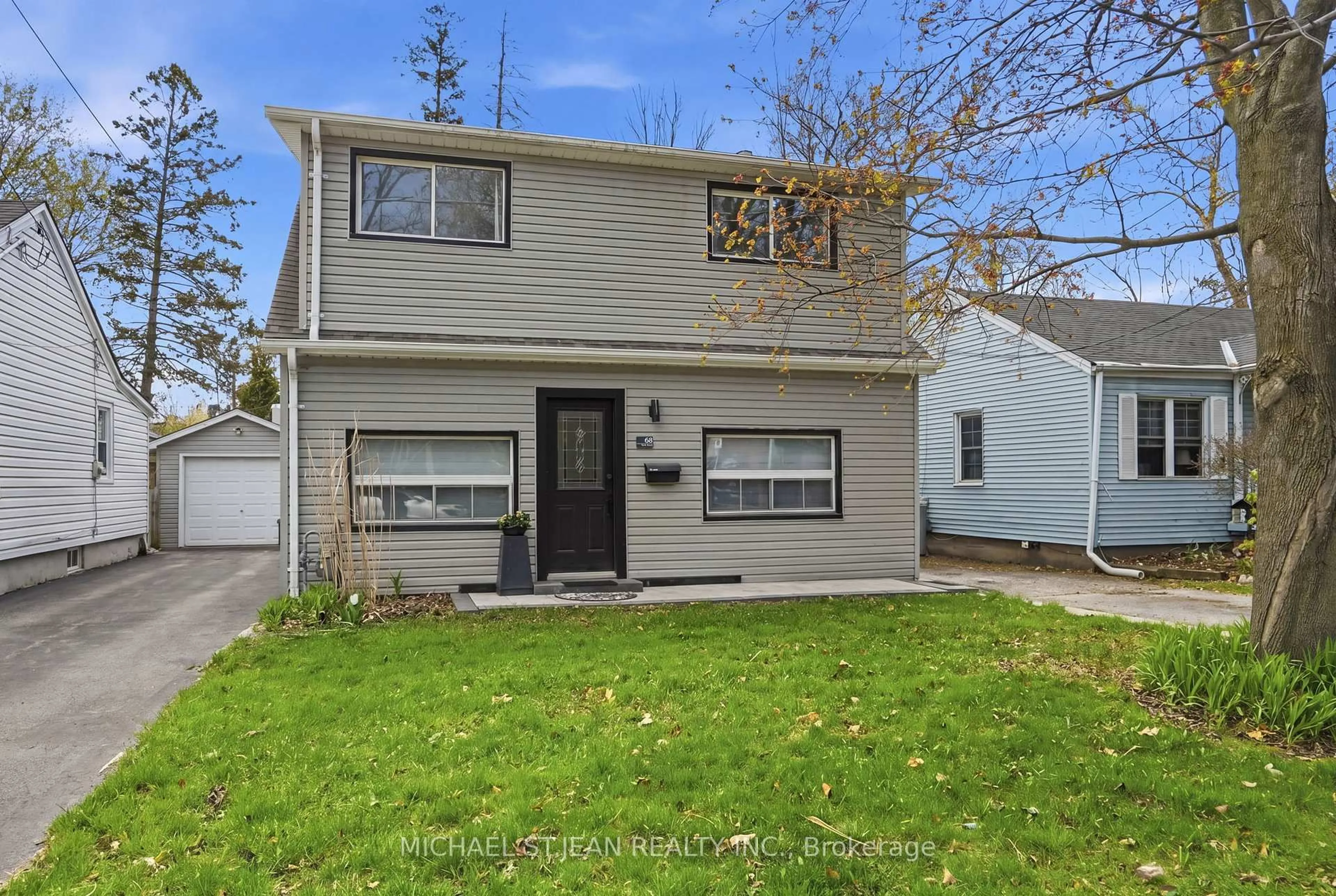 Home with vinyl exterior material, street for 68 York St, Hamilton Ontario L9H 1L7
