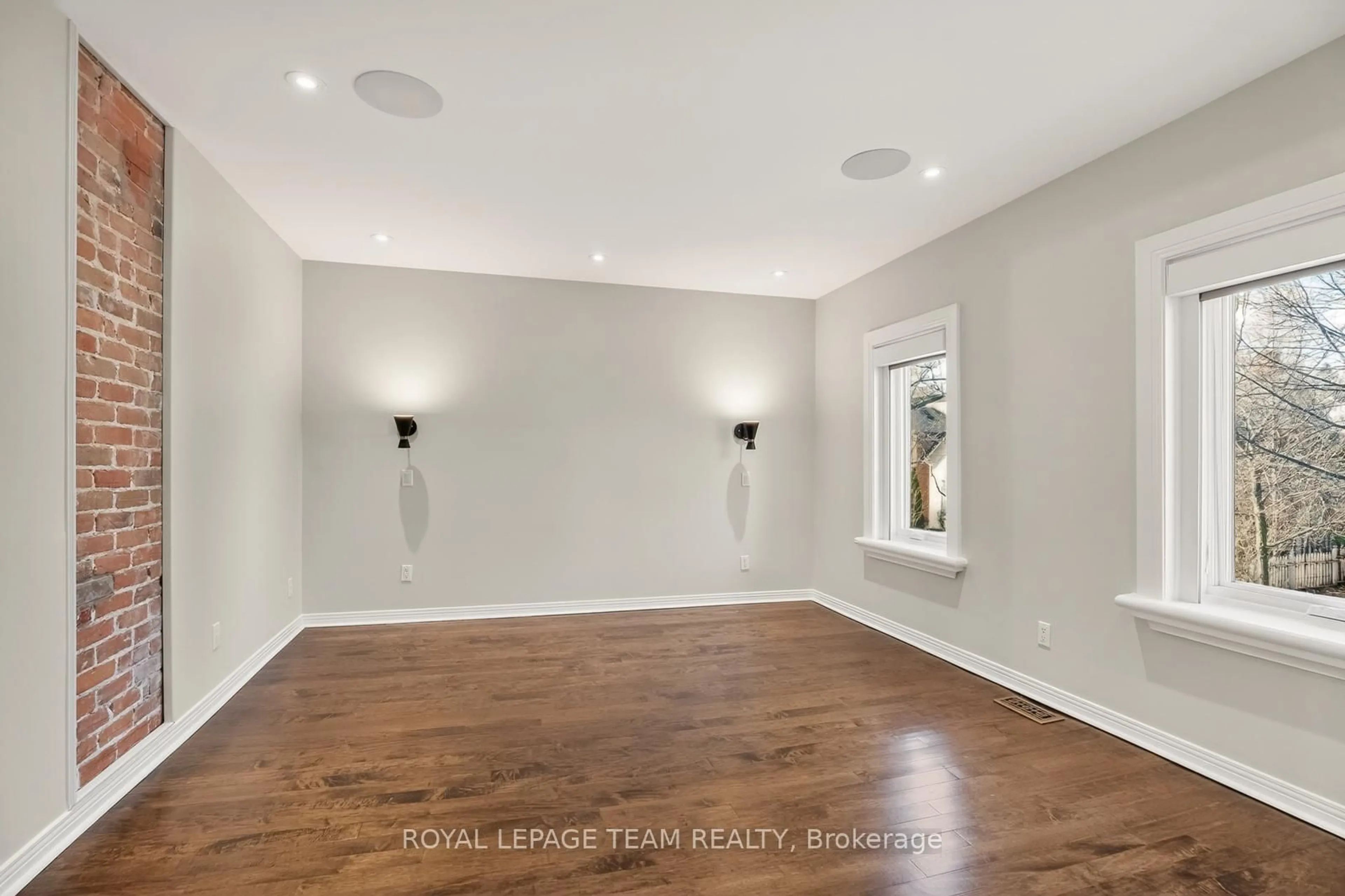 A pic of a room for 105 CRICHTON St, Ottawa Ontario K1M 1V8
