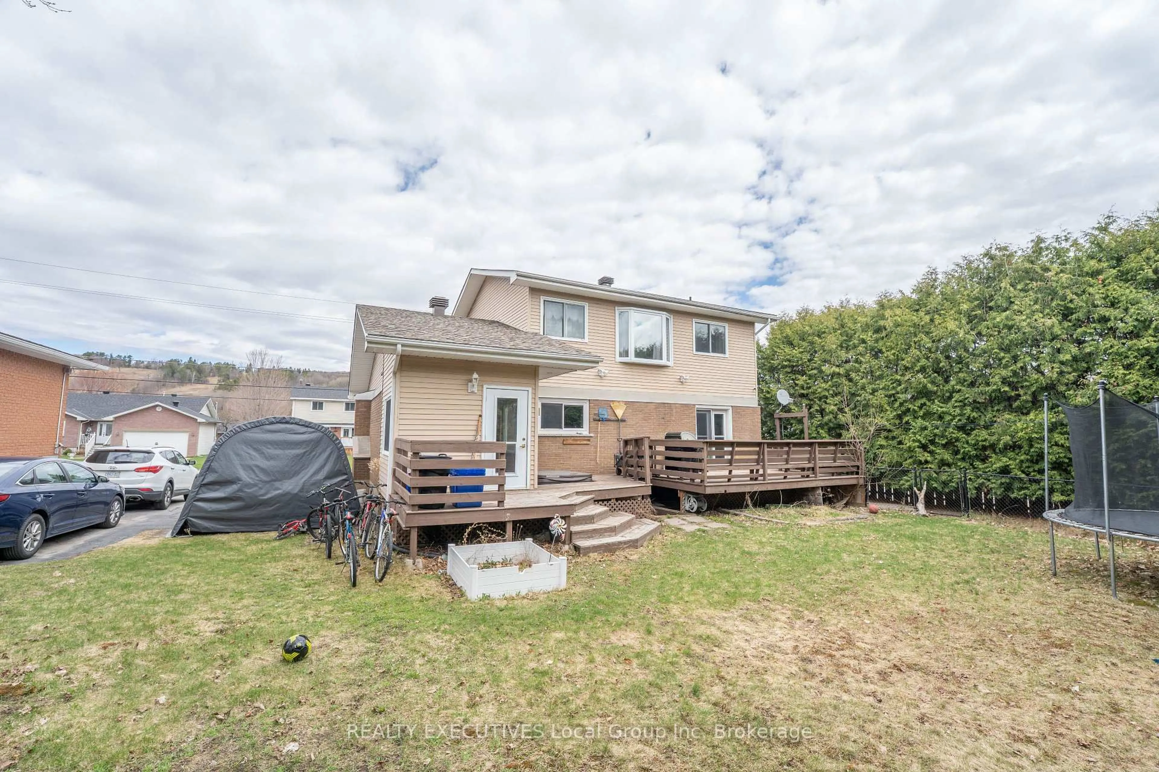 Patio, unknown for 699 Norman Ave, North Bay Ontario P1B 8C2