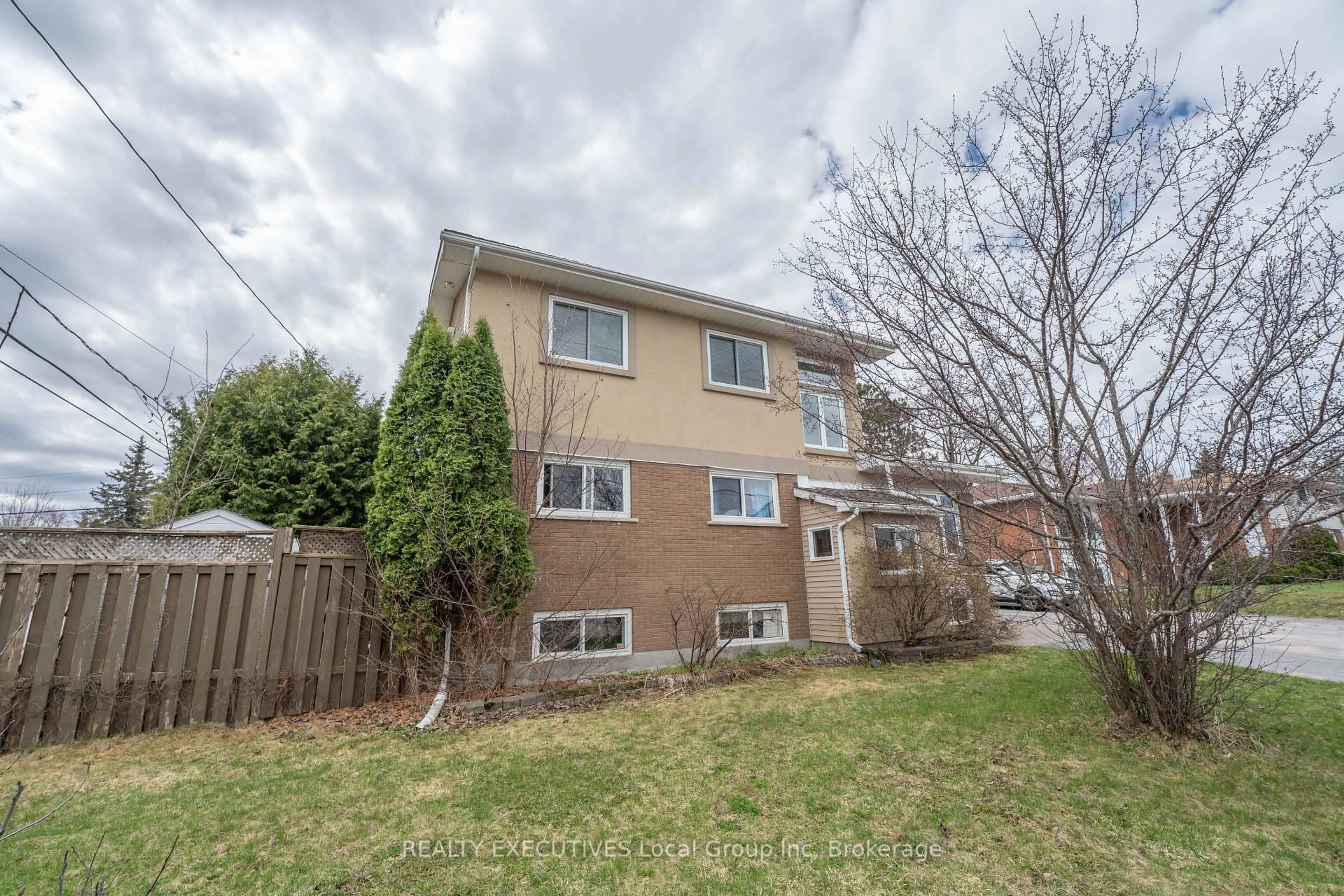 Unknown for 699 Norman Ave, North Bay Ontario P1B 8C2