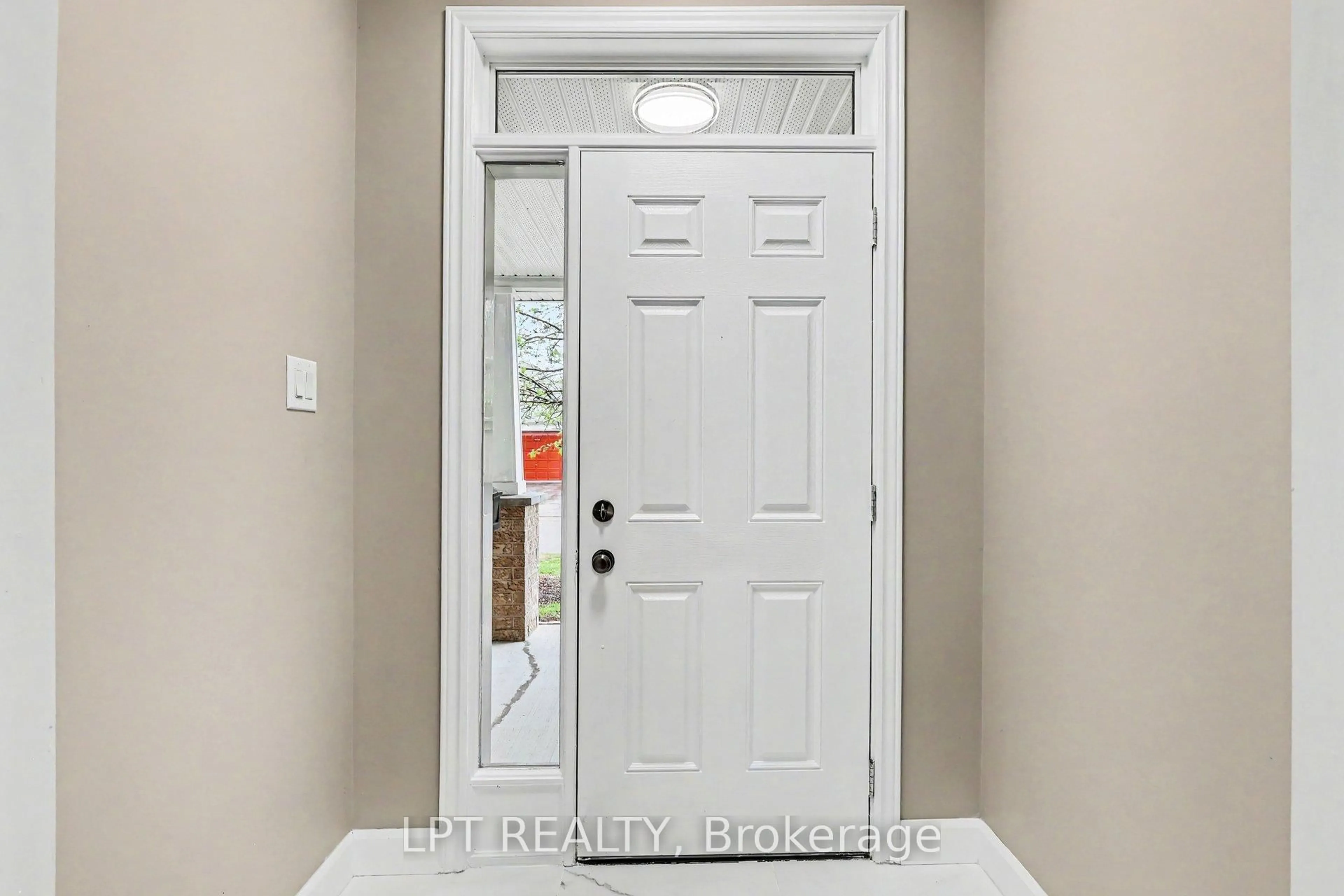 Indoor entryway for 325 Creston Valley Way, Ottawa Ontario K1T 0G6