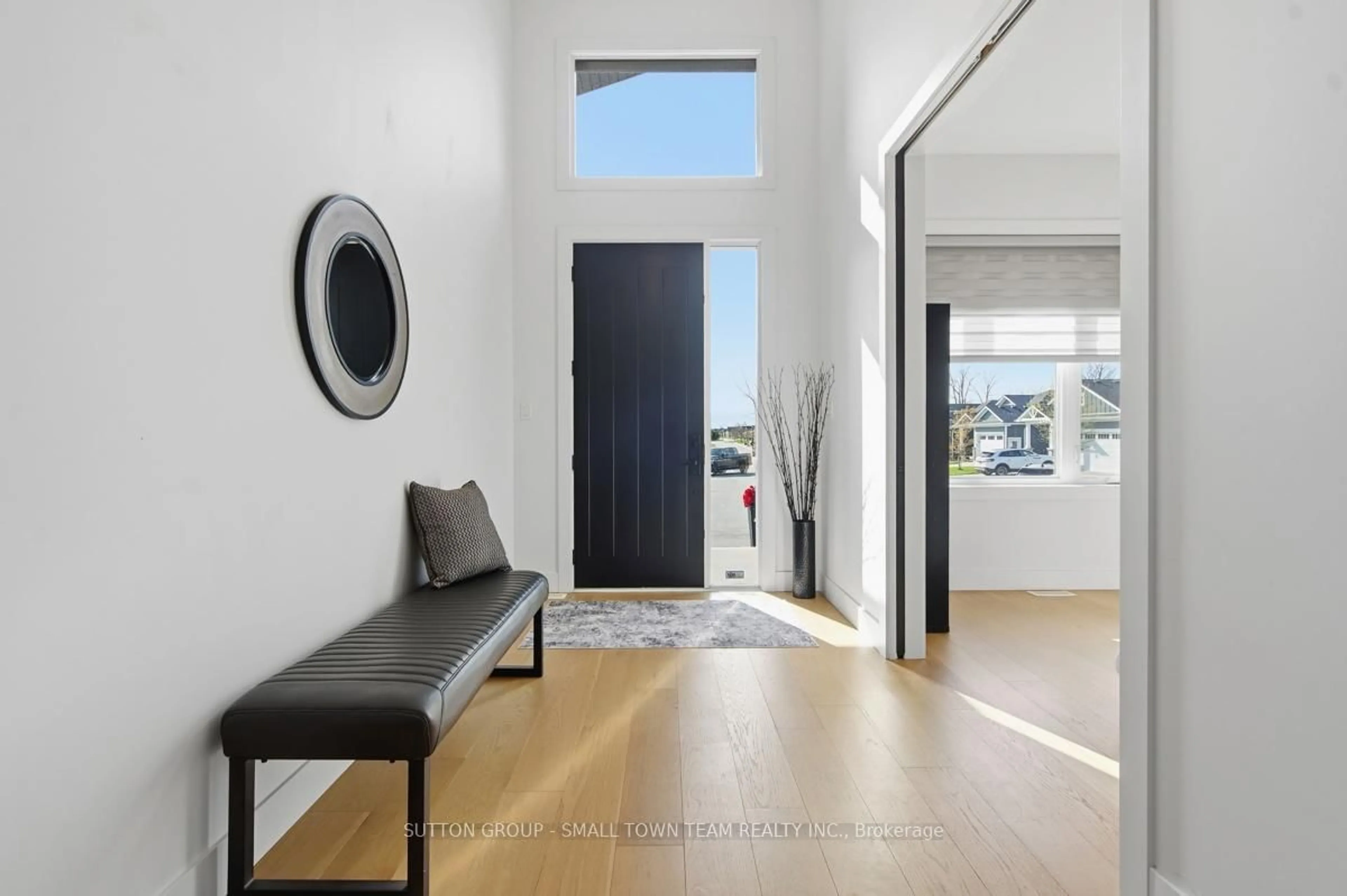Indoor entryway for 31 Creekside Pl, Lambton Shores Ontario N0M 1T0